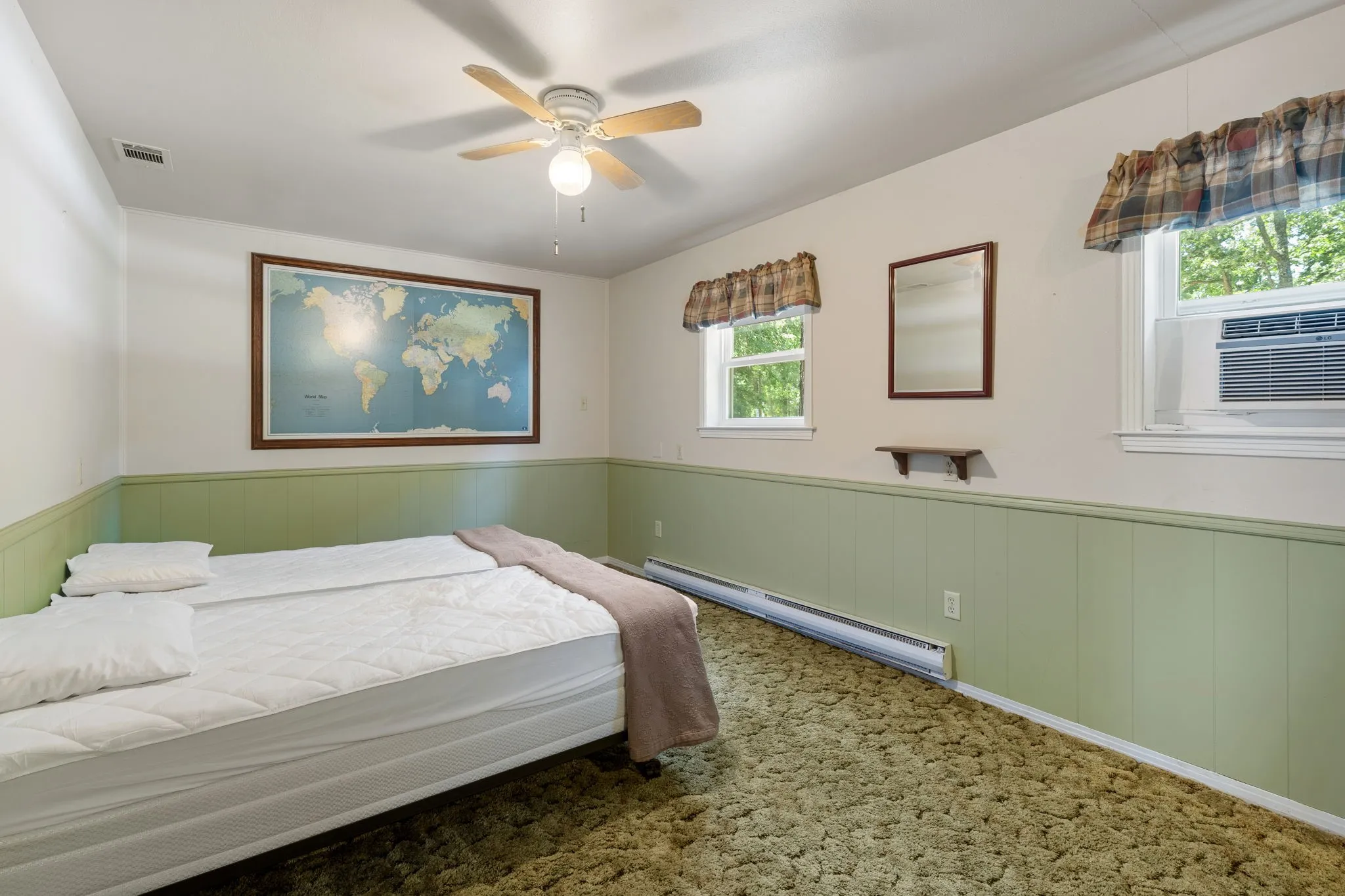 Single Family Residence For Sale in Van Zandt County , 3935 Autumn Point Drive, Wills Point, Texas 75169, 3 Bedroom, 3 Bathroom, 2 Garage spaces, 1,816 Sqft, built in 1973, mls#21332301, Real Estate Agent in Wills Point, Homes For Sale in Van Zandt county, Homes For Sale in Wills Point, Realtor in Wills Point Texas, Real Estate Brokerage Independent Realty Texas, Luminita Cordes Realtor