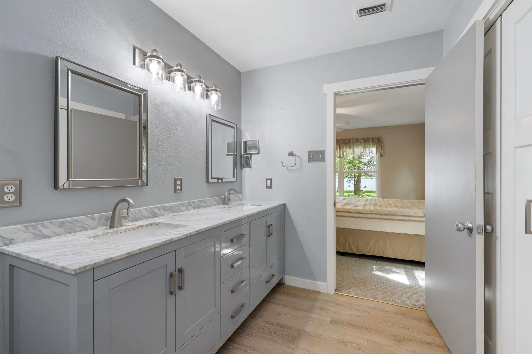 Single Family Residence For Sale in Van Zandt County , 3935 Autumn Point Drive, Wills Point, Texas 75169, 3 Bedroom, 3 Bathroom, 2 Garage spaces, 1,816 Sqft, built in 1973, mls#21332301, Real Estate Agent in Wills Point, Homes For Sale in Van Zandt county, Homes For Sale in Wills Point, Realtor in Wills Point Texas, Real Estate Brokerage Independent Realty Texas, Luminita Cordes Realtor