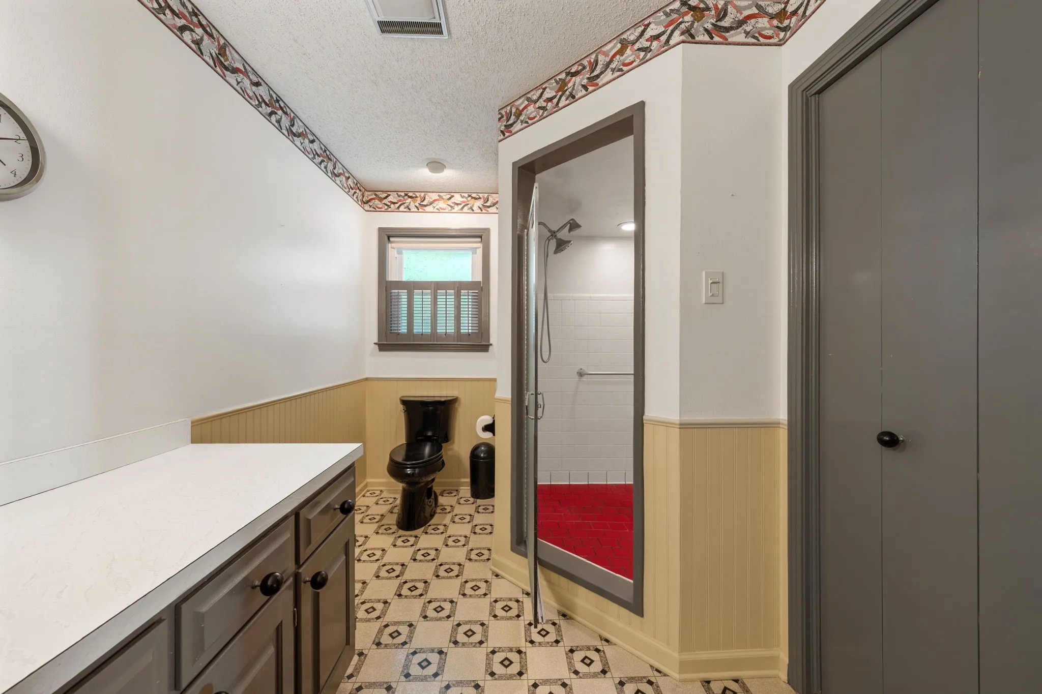Single Family Residence For Sale in Van Zandt County , 3935 Autumn Point Drive, Wills Point, Texas 75169, 3 Bedroom, 3 Bathroom, 2 Garage spaces, 1,816 Sqft, built in 1973, mls#21332301, Real Estate Agent in Wills Point, Homes For Sale in Van Zandt county, Homes For Sale in Wills Point, Realtor in Wills Point Texas, Real Estate Brokerage Independent Realty Texas, Luminita Cordes Realtor