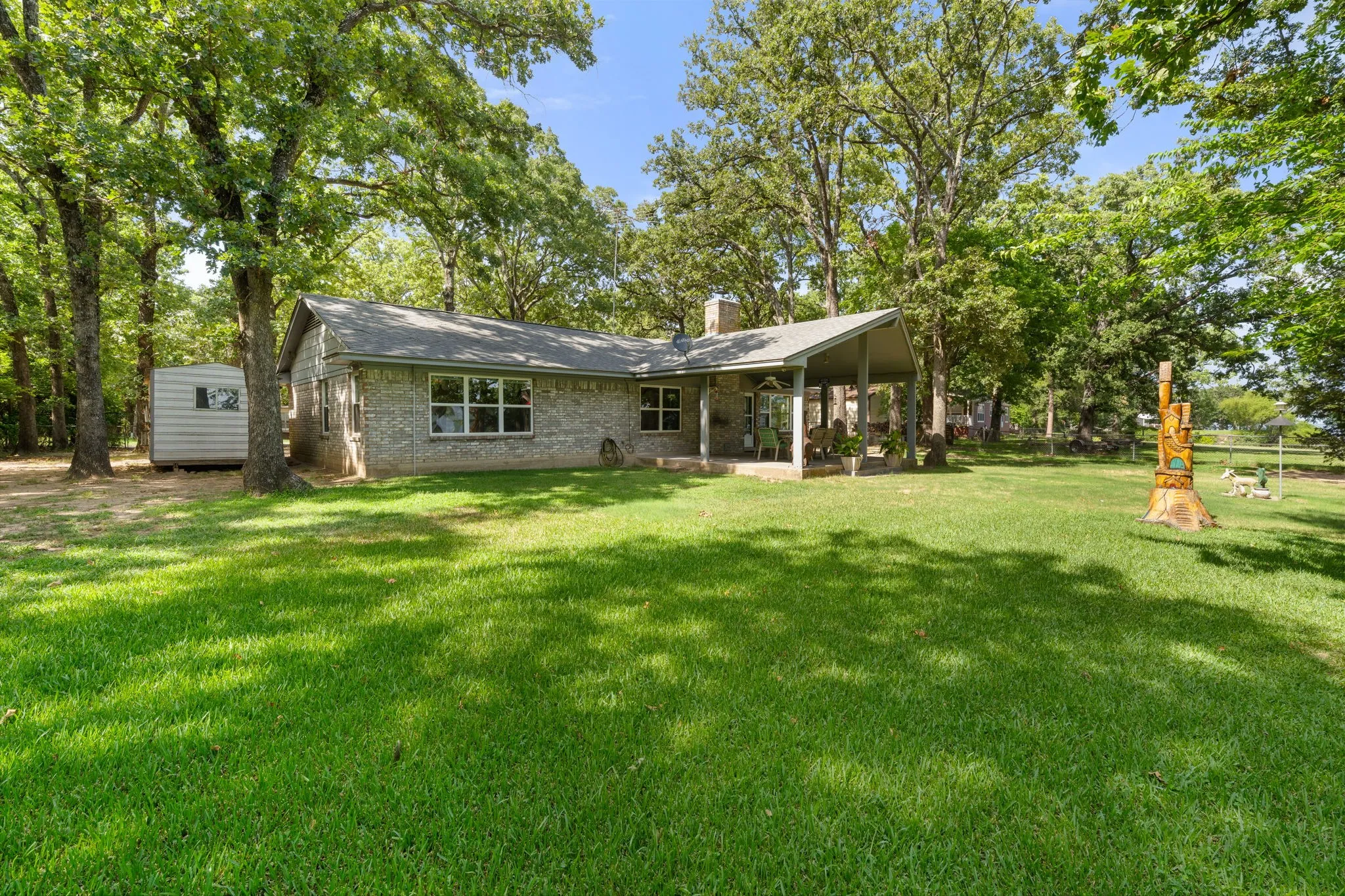 Single Family Residence For Sale in Van Zandt County , 3935 Autumn Point Drive, Wills Point, Texas 75169, 3 Bedroom, 3 Bathroom, 2 Garage spaces, 1,816 Sqft, built in 1973, mls#21332301, Real Estate Agent in Wills Point, Homes For Sale in Van Zandt county, Homes For Sale in Wills Point, Realtor in Wills Point Texas, Real Estate Brokerage Independent Realty Texas, Luminita Cordes Realtor