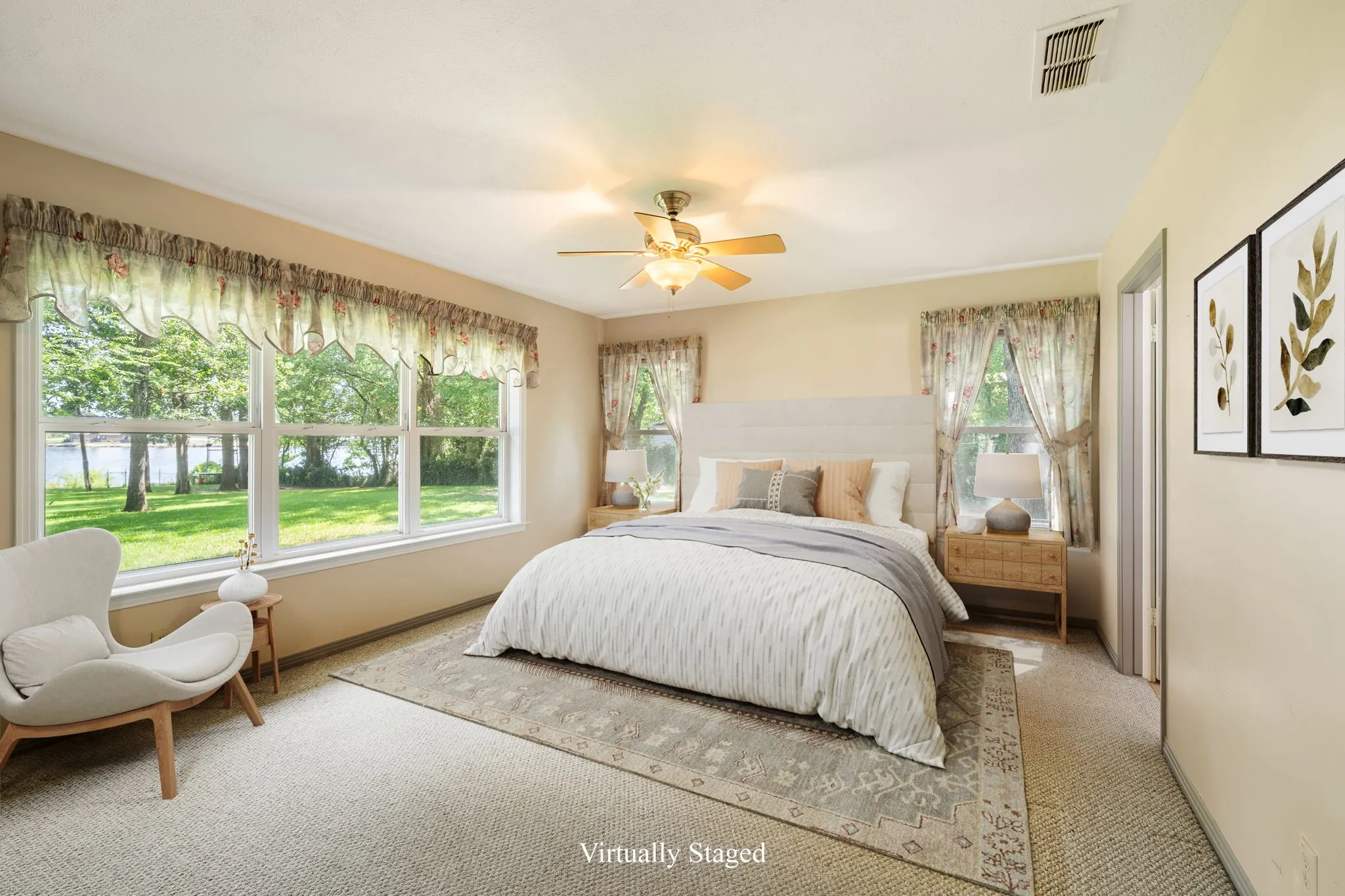 Single Family Residence For Sale in Van Zandt County , 3935 Autumn Point Drive, Wills Point, Texas 75169, 3 Bedroom, 3 Bathroom, 2 Garage spaces, 1,816 Sqft, built in 1973, mls#21332301, Real Estate Agent in Wills Point, Homes For Sale in Van Zandt county, Homes For Sale in Wills Point, Realtor in Wills Point Texas, Real Estate Brokerage Independent Realty Texas, Luminita Cordes Realtor