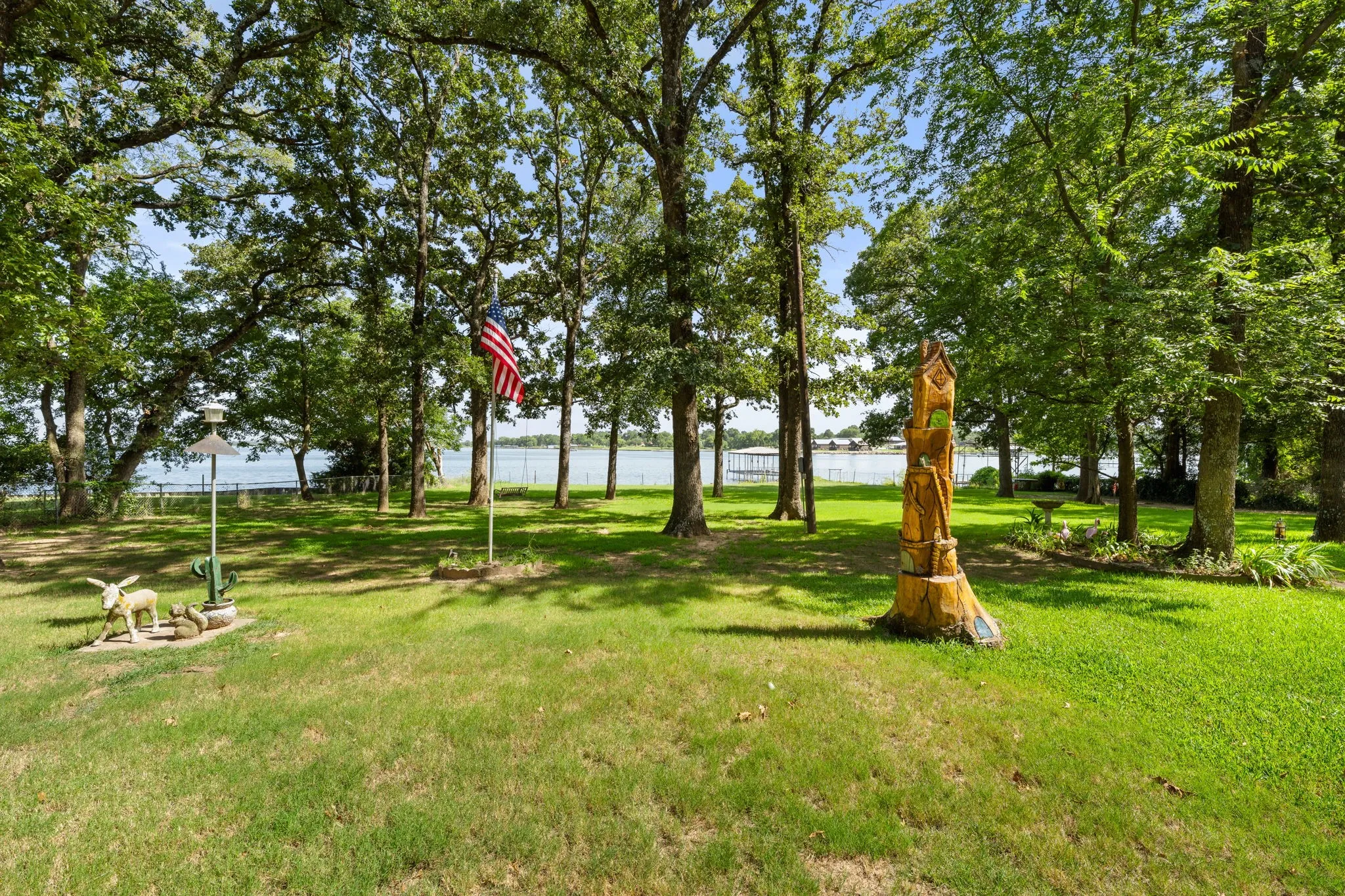 Single Family Residence For Sale in Van Zandt County , 3935 Autumn Point Drive, Wills Point, Texas 75169, 3 Bedroom, 3 Bathroom, 2 Garage spaces, 1,816 Sqft, built in 1973, mls#21332301, Real Estate Agent in Wills Point, Homes For Sale in Van Zandt county, Homes For Sale in Wills Point, Realtor in Wills Point Texas, Real Estate Brokerage Independent Realty Texas, Luminita Cordes Realtor