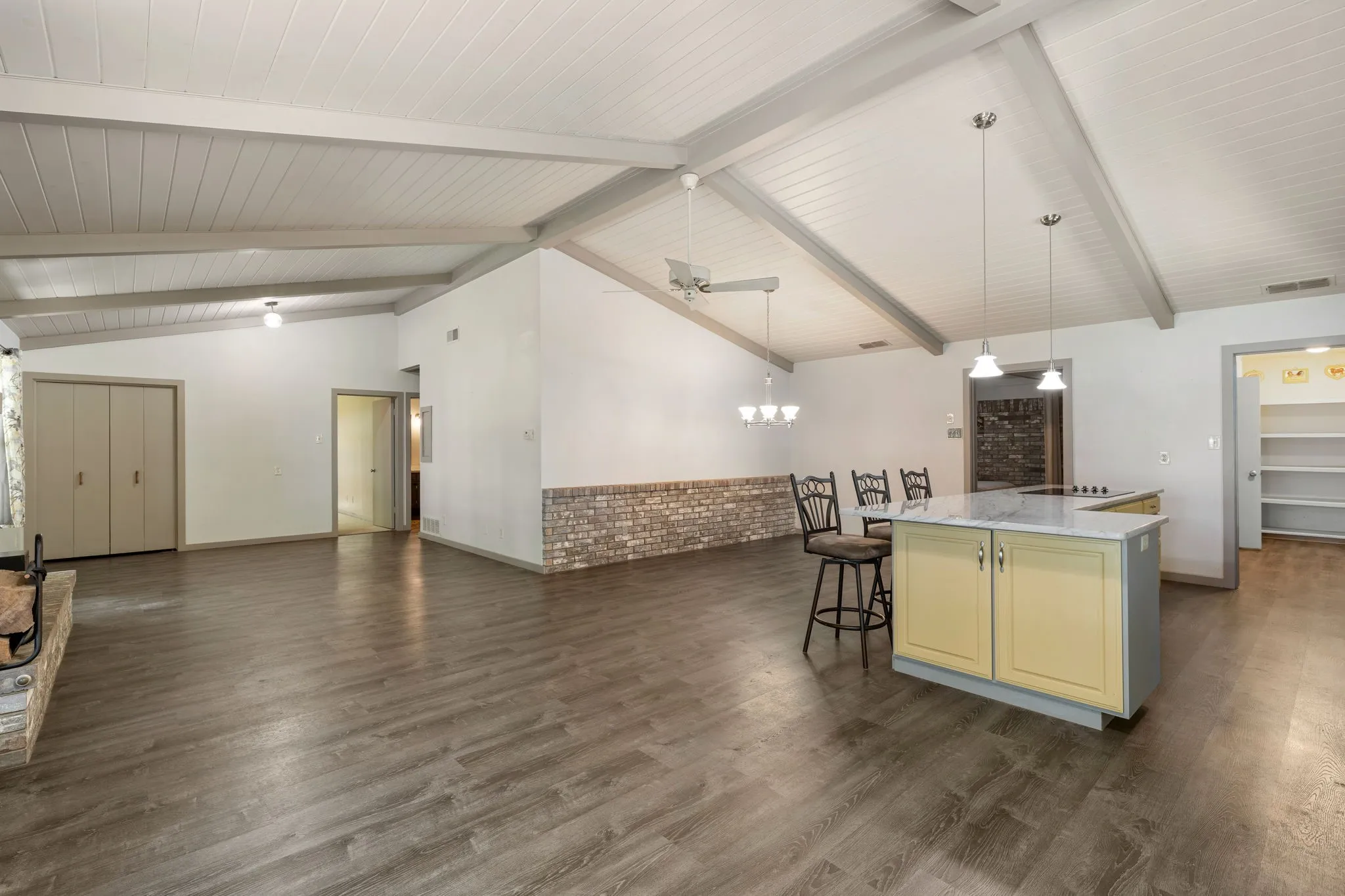 Single Family Residence For Sale in Van Zandt County , 3935 Autumn Point Drive, Wills Point, Texas 75169, 3 Bedroom, 3 Bathroom, 2 Garage spaces, 1,816 Sqft, built in 1973, mls#21332301, Real Estate Agent in Wills Point, Homes For Sale in Van Zandt county, Homes For Sale in Wills Point, Realtor in Wills Point Texas, Real Estate Brokerage Independent Realty Texas, Luminita Cordes Realtor