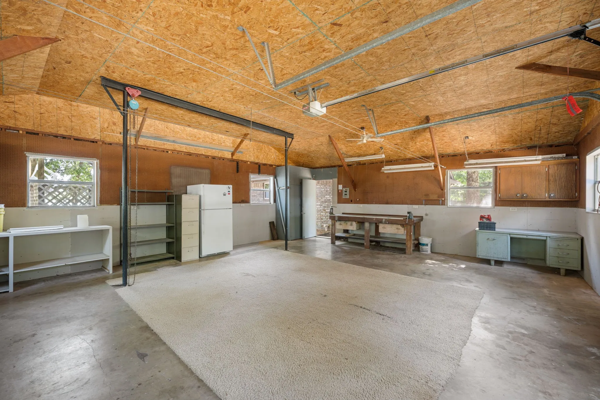 Single Family Residence For Sale in Van Zandt County , 3935 Autumn Point Drive, Wills Point, Texas 75169, 3 Bedroom, 3 Bathroom, 2 Garage spaces, 1,816 Sqft, built in 1973, mls#21332301, Real Estate Agent in Wills Point, Homes For Sale in Van Zandt county, Homes For Sale in Wills Point, Realtor in Wills Point Texas, Real Estate Brokerage Independent Realty Texas, Luminita Cordes Realtor