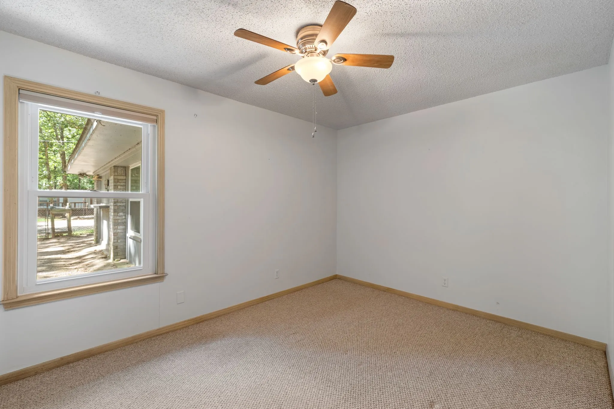 Single Family Residence For Sale in Van Zandt County , 3935 Autumn Point Drive, Wills Point, Texas 75169, 3 Bedroom, 3 Bathroom, 2 Garage spaces, 1,816 Sqft, built in 1973, mls#21332301, Real Estate Agent in Wills Point, Homes For Sale in Van Zandt county, Homes For Sale in Wills Point, Realtor in Wills Point Texas, Real Estate Brokerage Independent Realty Texas, Luminita Cordes Realtor