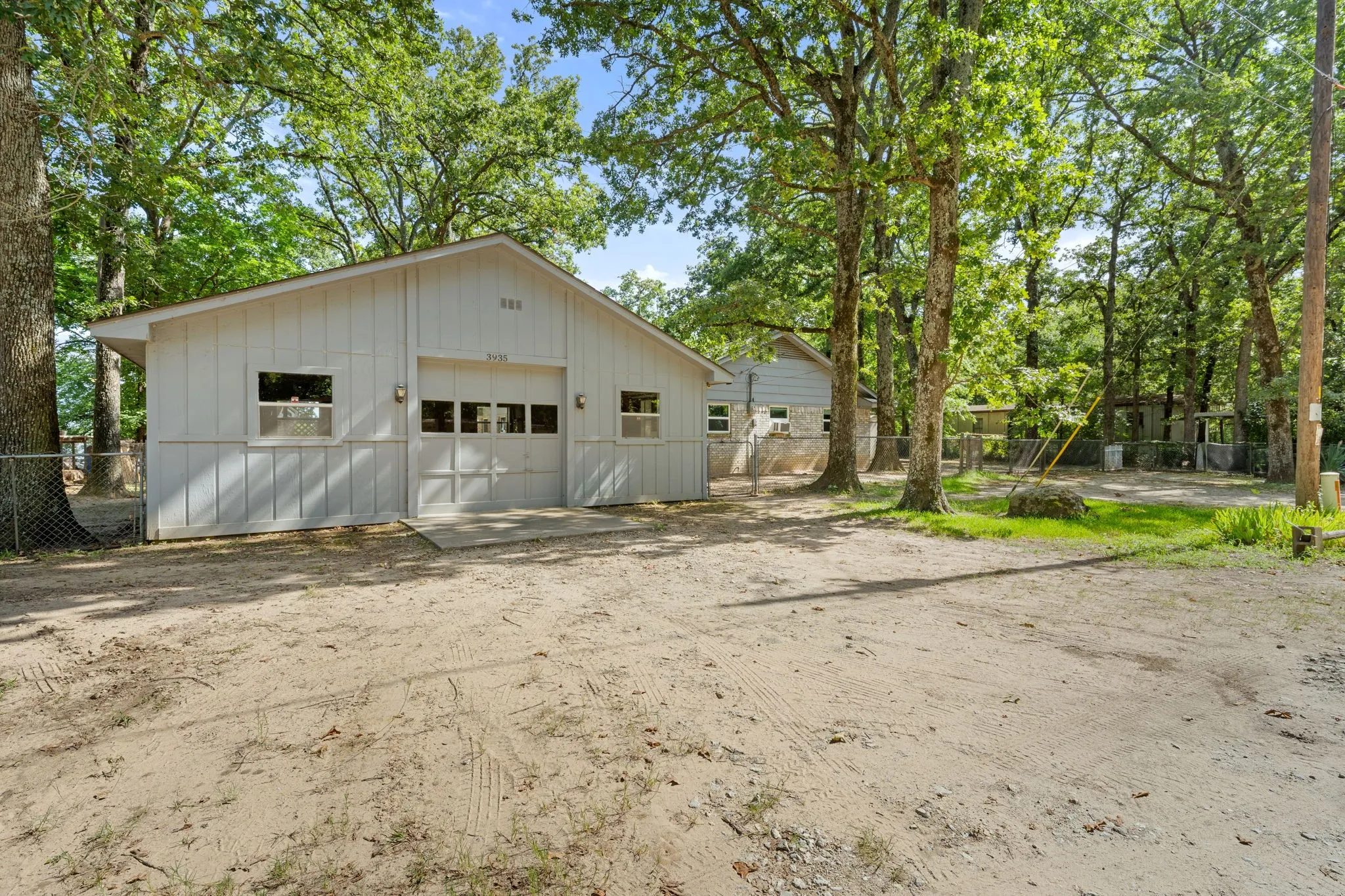 Single Family Residence For Sale in Van Zandt County , 3935 Autumn Point Drive, Wills Point, Texas 75169, 3 Bedroom, 3 Bathroom, 2 Garage spaces, 1,816 Sqft, built in 1973, mls#21332301, Real Estate Agent in Wills Point, Homes For Sale in Van Zandt county, Homes For Sale in Wills Point, Realtor in Wills Point Texas, Real Estate Brokerage Independent Realty Texas, Luminita Cordes Realtor