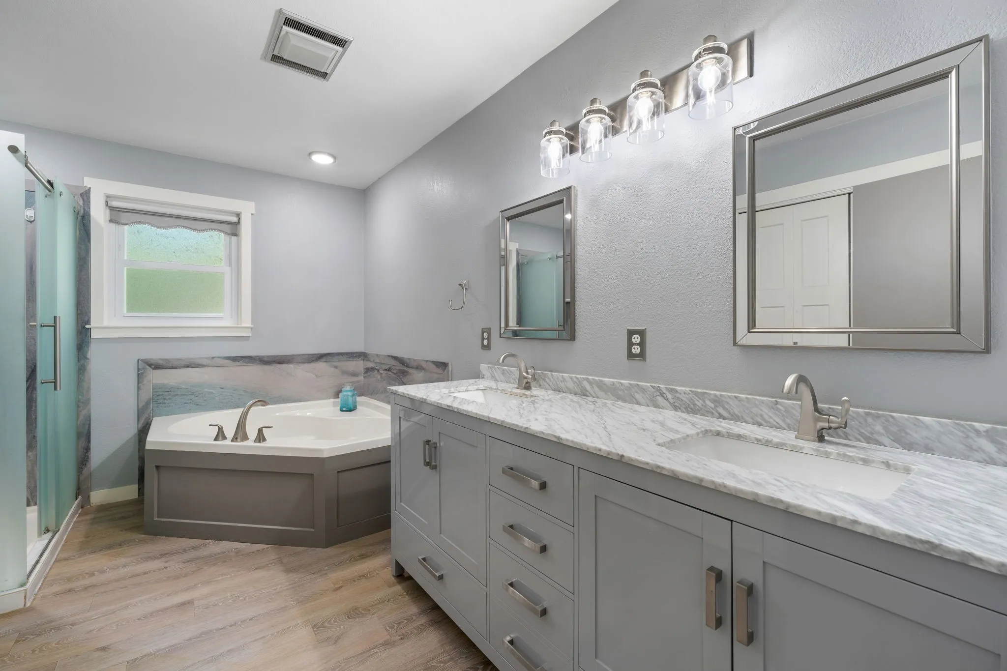 Single Family Residence For Sale in Van Zandt County , 3935 Autumn Point Drive, Wills Point, Texas 75169, 3 Bedroom, 3 Bathroom, 2 Garage spaces, 1,816 Sqft, built in 1973, mls#21332301, Real Estate Agent in Wills Point, Homes For Sale in Van Zandt county, Homes For Sale in Wills Point, Realtor in Wills Point Texas, Real Estate Brokerage Independent Realty Texas, Luminita Cordes Realtor