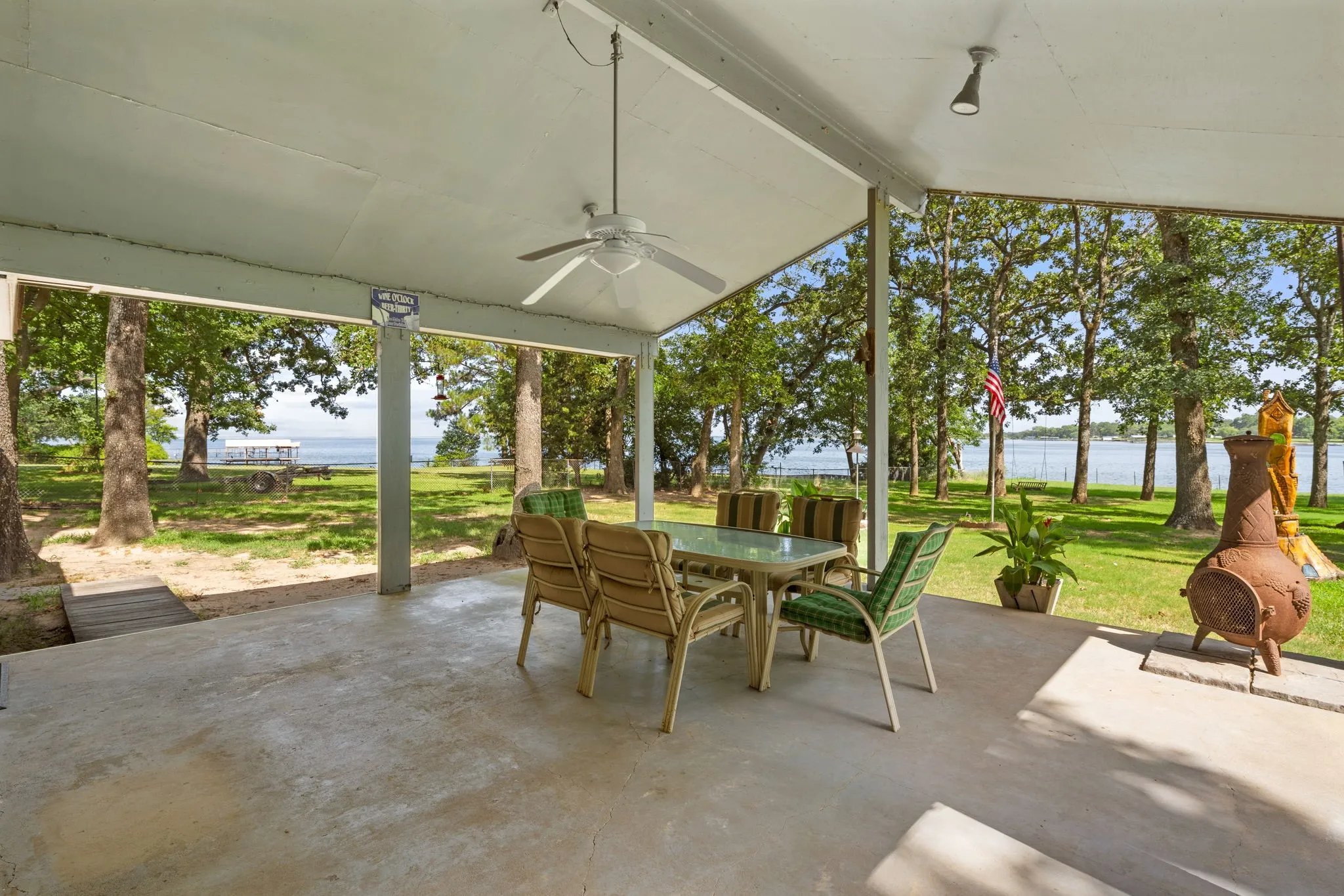 Single Family Residence For Sale in Van Zandt County , 3935 Autumn Point Drive, Wills Point, Texas 75169, 3 Bedroom, 3 Bathroom, 2 Garage spaces, 1,816 Sqft, built in 1973, mls#21332301, Real Estate Agent in Wills Point, Homes For Sale in Van Zandt county, Homes For Sale in Wills Point, Realtor in Wills Point Texas, Real Estate Brokerage Independent Realty Texas, Luminita Cordes Realtor