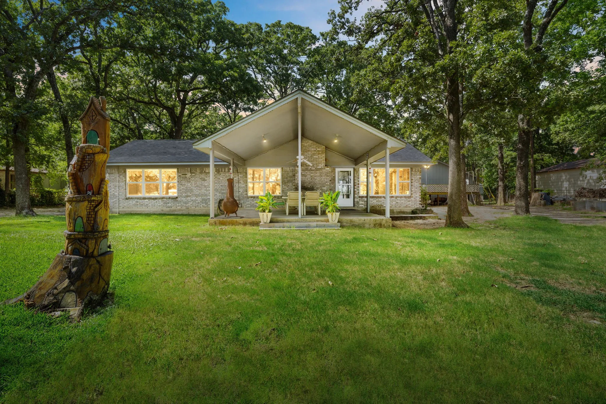 Single Family Residence For Sale in Van Zandt County , 3935 Autumn Point Drive, Wills Point, Texas 75169, 3 Bedroom, 3 Bathroom, 2 Garage spaces, 1,816 Sqft, built in 1973, mls#21332301, Real Estate Agent in Wills Point, Homes For Sale in Van Zandt county, Homes For Sale in Wills Point, Realtor in Wills Point Texas, Real Estate Brokerage Independent Realty Texas, Luminita Cordes Realtor