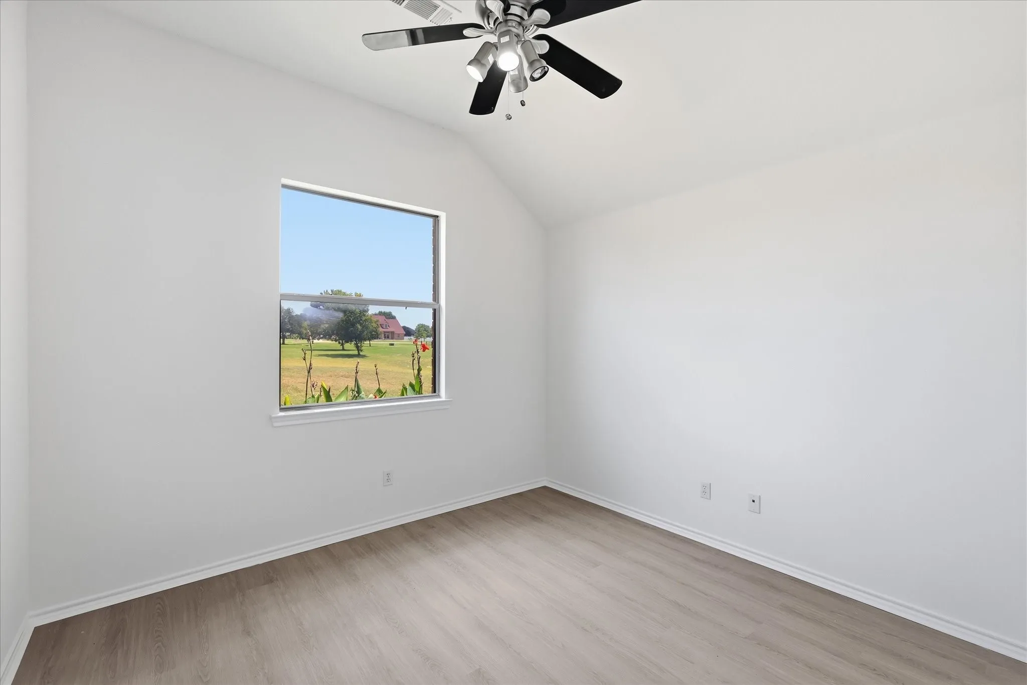 Single Family Residence For Sale in Tarrant County , 14316 Rising Spring Road, Haslet, Texas 76052, 3 Bedroom, 2 Bathroom, 2 Garage spaces, 1,872 Sqft, built in 2004, mls#21336191, Real Estate Agent in Haslet, Homes For Sale in Tarrant county, Homes For Sale in Haslet, Realtor in Haslet Texas, Real Estate Brokerage Independent Realty Texas, Luminita Cordes Realtor