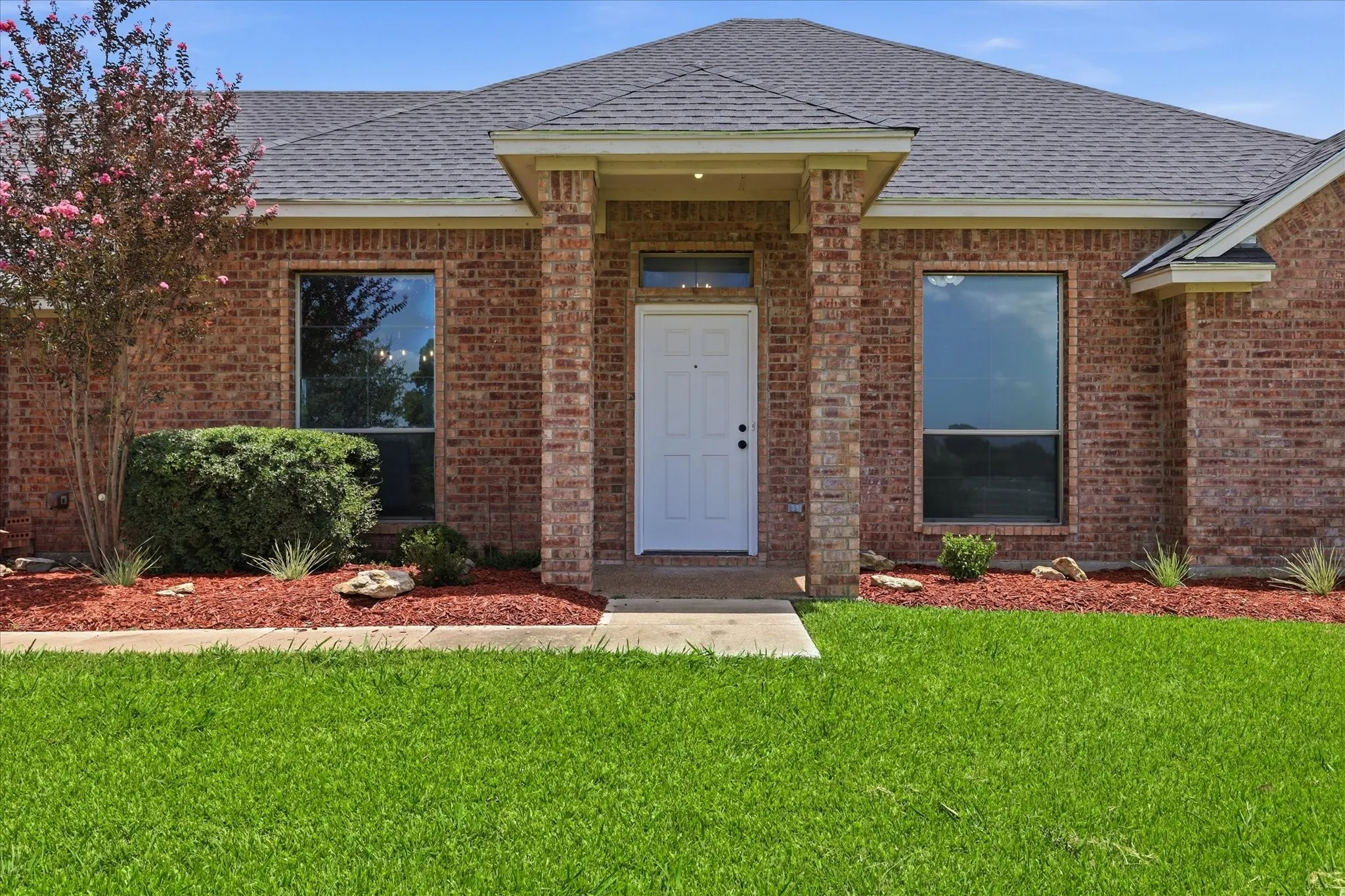 Single Family Residence For Sale in Tarrant County , 14316 Rising Spring Road, Haslet, Texas 76052, 3 Bedroom, 2 Bathroom, 2 Garage spaces, 1,872 Sqft, built in 2004, mls#21336191, Real Estate Agent in Haslet, Homes For Sale in Tarrant county, Homes For Sale in Haslet, Realtor in Haslet Texas, Real Estate Brokerage Independent Realty Texas, Luminita Cordes Realtor