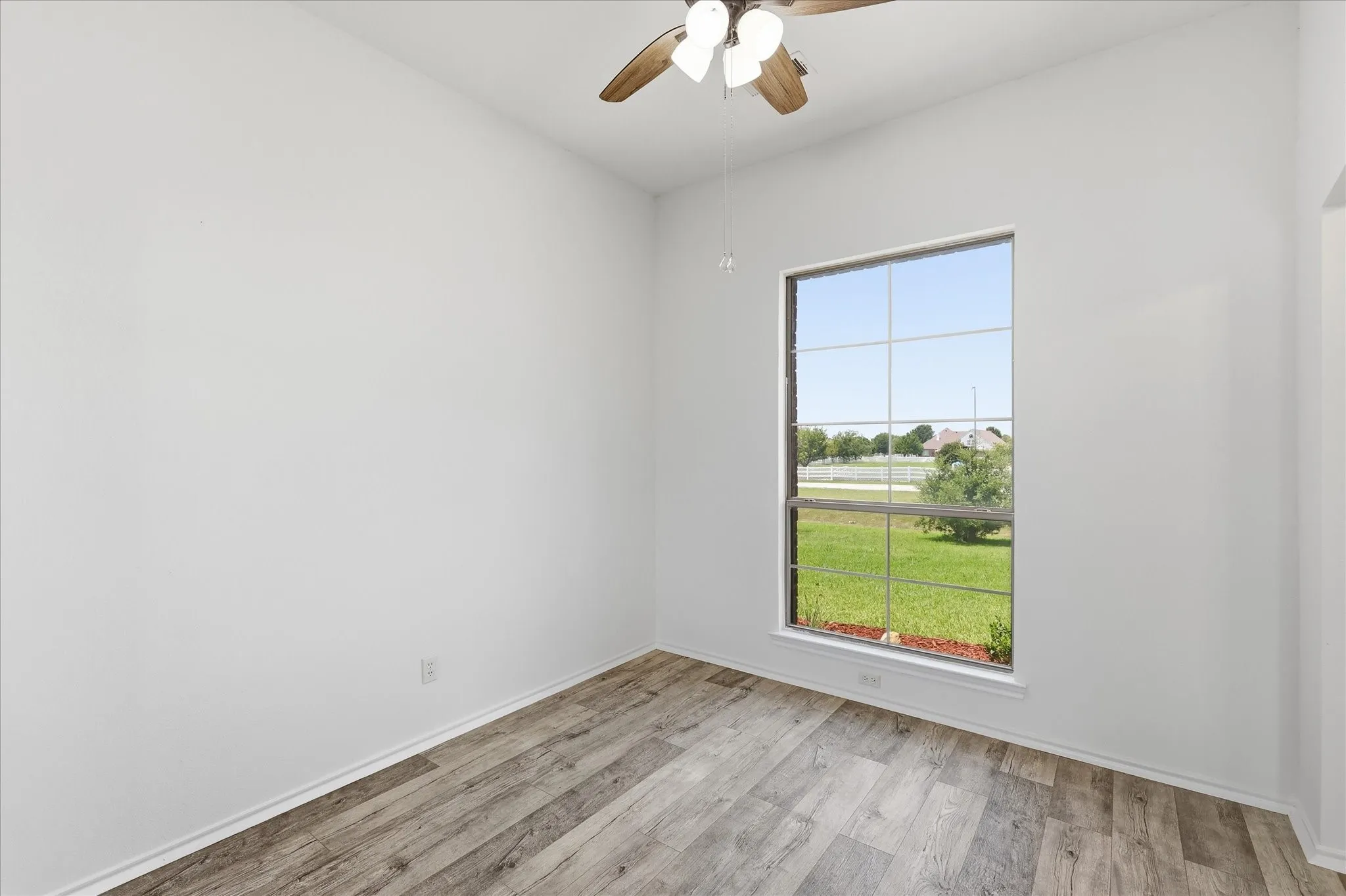 Single Family Residence For Sale in Tarrant County , 14316 Rising Spring Road, Haslet, Texas 76052, 3 Bedroom, 2 Bathroom, 2 Garage spaces, 1,872 Sqft, built in 2004, mls#21336191, Real Estate Agent in Haslet, Homes For Sale in Tarrant county, Homes For Sale in Haslet, Realtor in Haslet Texas, Real Estate Brokerage Independent Realty Texas, Luminita Cordes Realtor