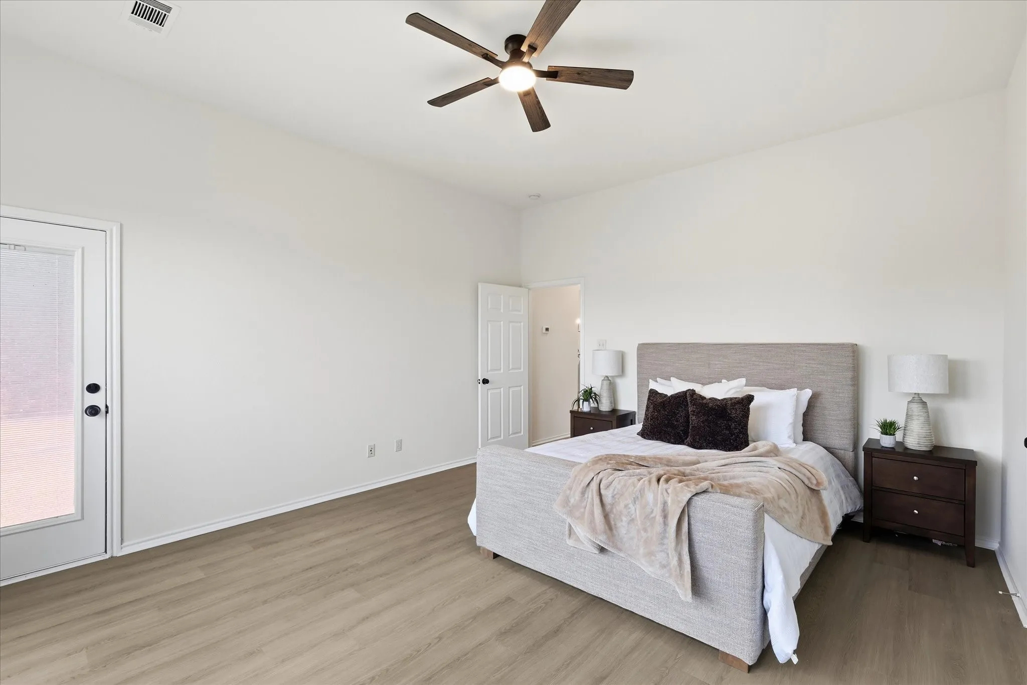 Single Family Residence For Sale in Tarrant County , 14316 Rising Spring Road, Haslet, Texas 76052, 3 Bedroom, 2 Bathroom, 2 Garage spaces, 1,872 Sqft, built in 2004, mls#21336191, Real Estate Agent in Haslet, Homes For Sale in Tarrant county, Homes For Sale in Haslet, Realtor in Haslet Texas, Real Estate Brokerage Independent Realty Texas, Luminita Cordes Realtor