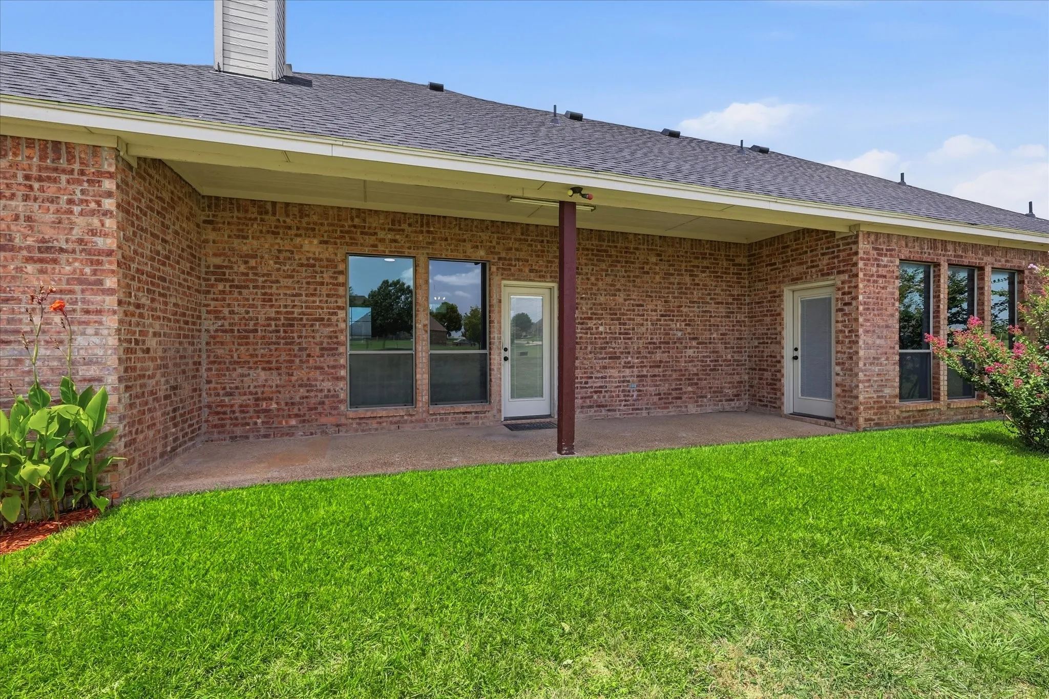 Single Family Residence For Sale in Tarrant County , 14316 Rising Spring Road, Haslet, Texas 76052, 3 Bedroom, 2 Bathroom, 2 Garage spaces, 1,872 Sqft, built in 2004, mls#21336191, Real Estate Agent in Haslet, Homes For Sale in Tarrant county, Homes For Sale in Haslet, Realtor in Haslet Texas, Real Estate Brokerage Independent Realty Texas, Luminita Cordes Realtor