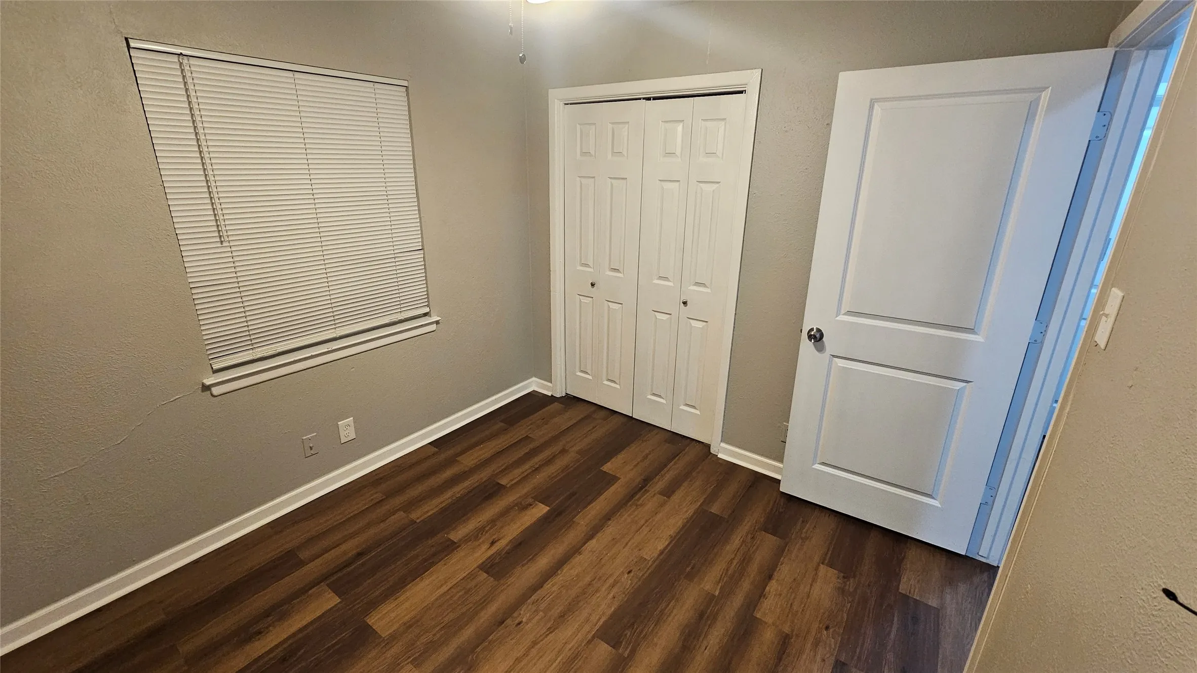 Single Family Residence For Rent in Tarrant County , 5604 Oak Grove Road, Fort Worth, Texas 76134, 4 Bedroom, 2 Bathroom, 1 Garage spaces, 1,462 Sqft, built in 1960, mls#21338868, Real Estate Agent in Fort Worth, Homes For Rent in Tarrant county, Homes For Rent in Fort Worth, Realtor in Fort Worth Texas, Real Estate Brokerage Independent Realty Texas, Luminita Cordes Realtor