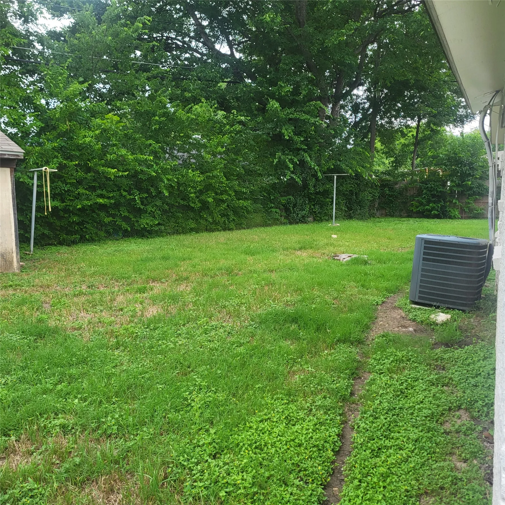Single Family Residence For Rent in Tarrant County , 5604 Oak Grove Road, Fort Worth, Texas 76134, 4 Bedroom, 2 Bathroom, 1 Garage spaces, 1,462 Sqft, built in 1960, mls#21338868, Real Estate Agent in Fort Worth, Homes For Rent in Tarrant county, Homes For Rent in Fort Worth, Realtor in Fort Worth Texas, Real Estate Brokerage Independent Realty Texas, Luminita Cordes Realtor