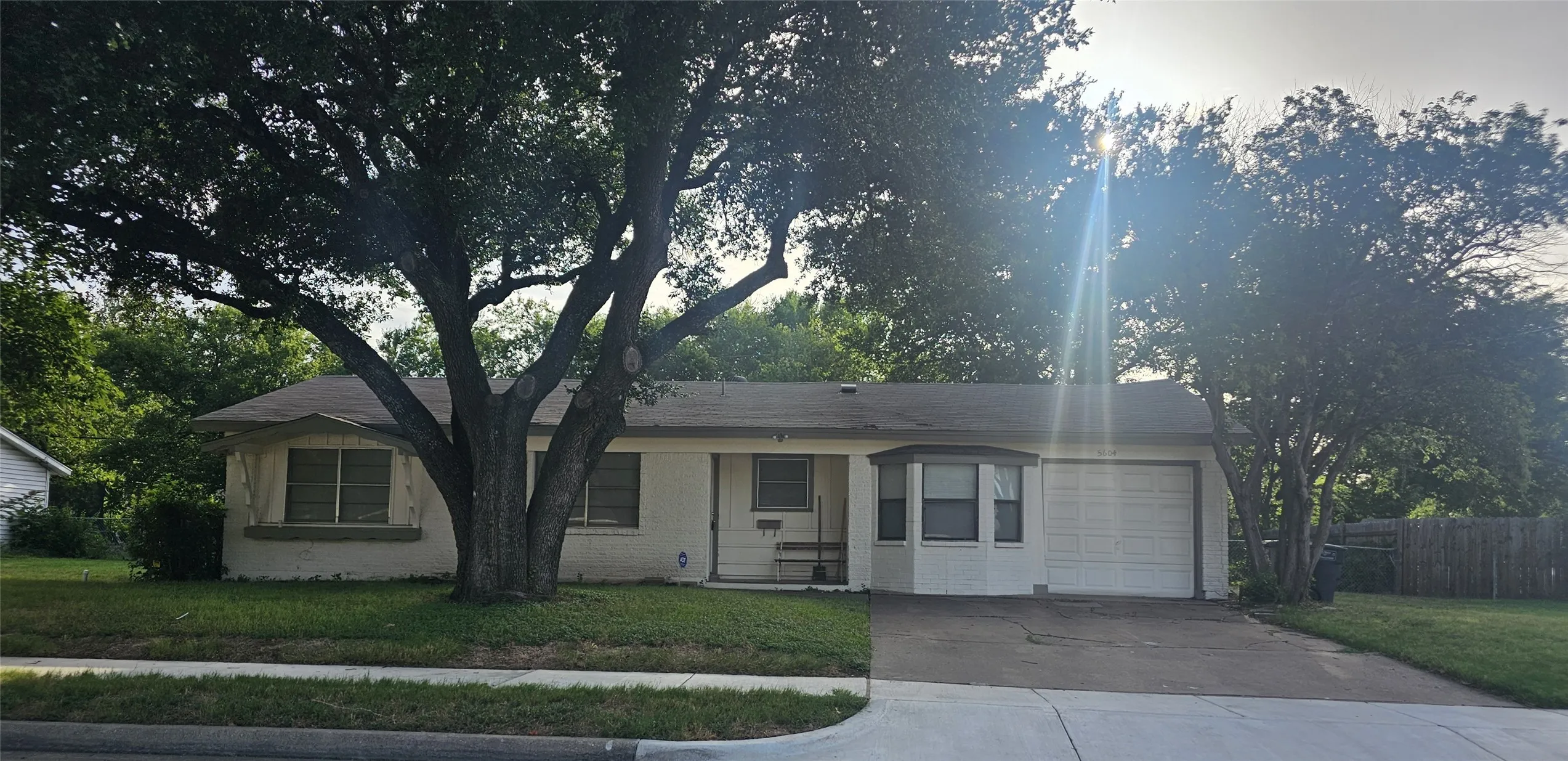 Single Family Residence For Rent in Tarrant County , 5604 Oak Grove Road, Fort Worth, Texas 76134, 4 Bedroom, 2 Bathroom, 1 Garage spaces, 1,462 Sqft, built in 1960, mls#21338868, Real Estate Agent in Fort Worth, Homes For Rent in Tarrant county, Homes For Rent in Fort Worth, Realtor in Fort Worth Texas, Real Estate Brokerage Independent Realty Texas, Luminita Cordes Realtor