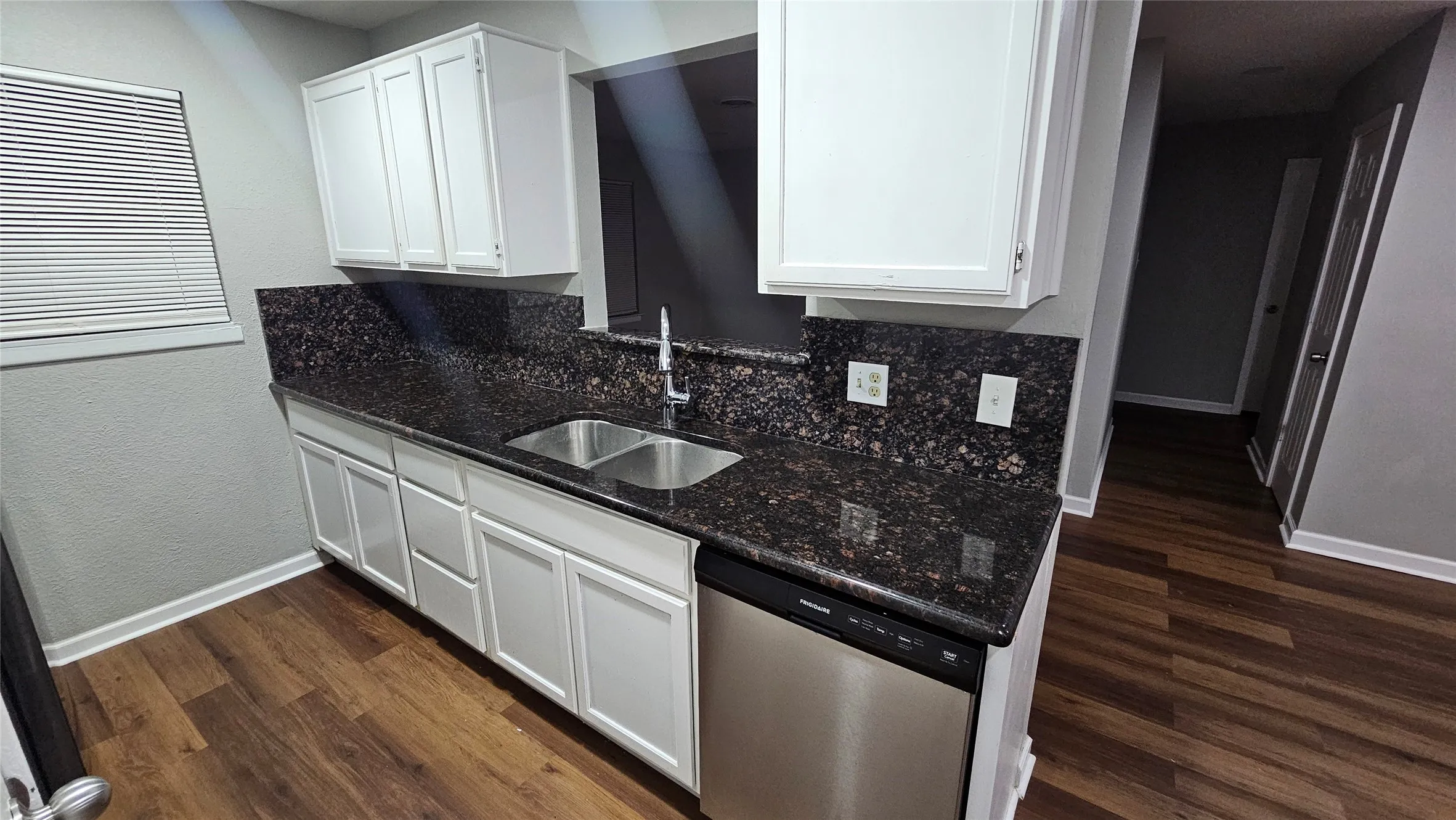 Single Family Residence For Rent in Tarrant County , 5604 Oak Grove Road, Fort Worth, Texas 76134, 4 Bedroom, 2 Bathroom, 1 Garage spaces, 1,462 Sqft, built in 1960, mls#21338868, Real Estate Agent in Fort Worth, Homes For Rent in Tarrant county, Homes For Rent in Fort Worth, Realtor in Fort Worth Texas, Real Estate Brokerage Independent Realty Texas, Luminita Cordes Realtor
