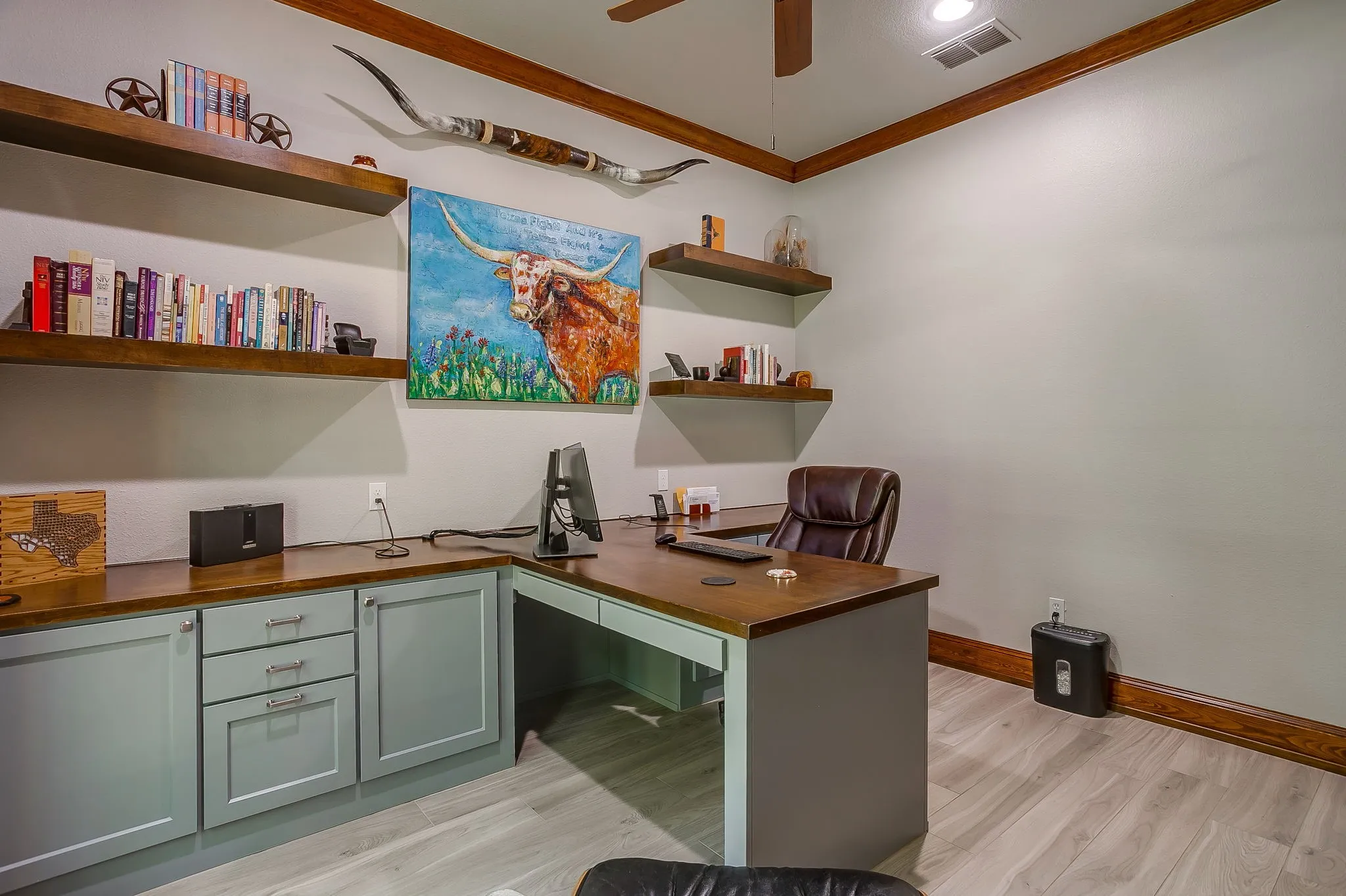 Single Family Residence For Sale in Hood County , 7406 Hampton Drive, Granbury, Texas 76049, 3 Bedroom, 2 Bathroom, 2 Garage spaces, 2,724 Sqft, built in 2003, mls#21302317, Real Estate Agent in Granbury, Homes For Sale in Hood county, Homes For Sale in Granbury, Realtor in Granbury Texas, Real Estate Brokerage Independent Realty Texas, Luminita Cordes Realtor