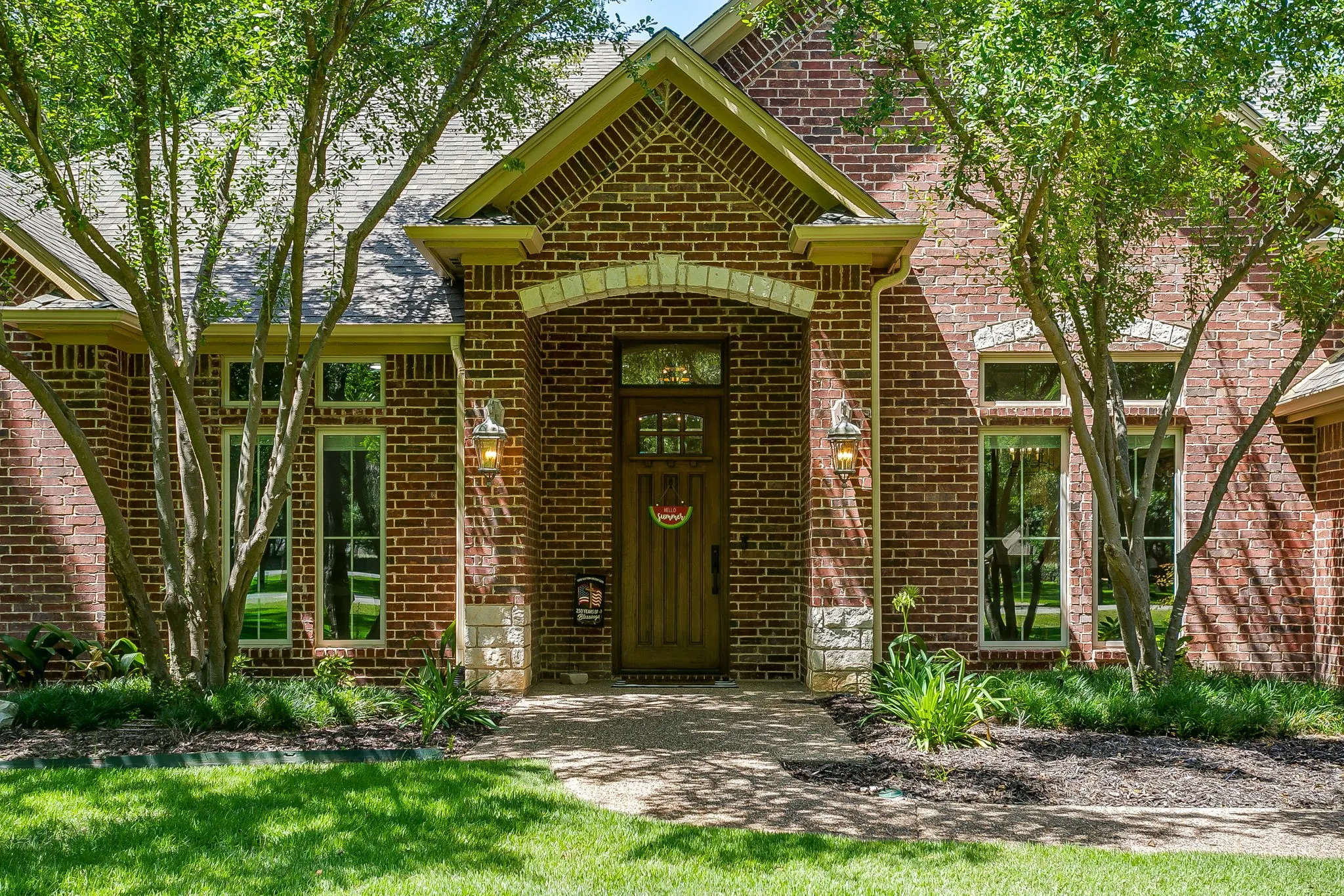 Single Family Residence For Sale in Hood County , 7406 Hampton Drive, Granbury, Texas 76049, 3 Bedroom, 2 Bathroom, 2 Garage spaces, 2,724 Sqft, built in 2003, mls#21302317, Real Estate Agent in Granbury, Homes For Sale in Hood county, Homes For Sale in Granbury, Realtor in Granbury Texas, Real Estate Brokerage Independent Realty Texas, Luminita Cordes Realtor