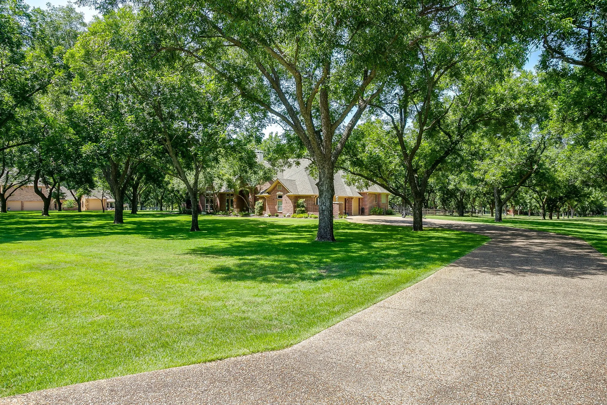 Large drive to 3 garage spaces