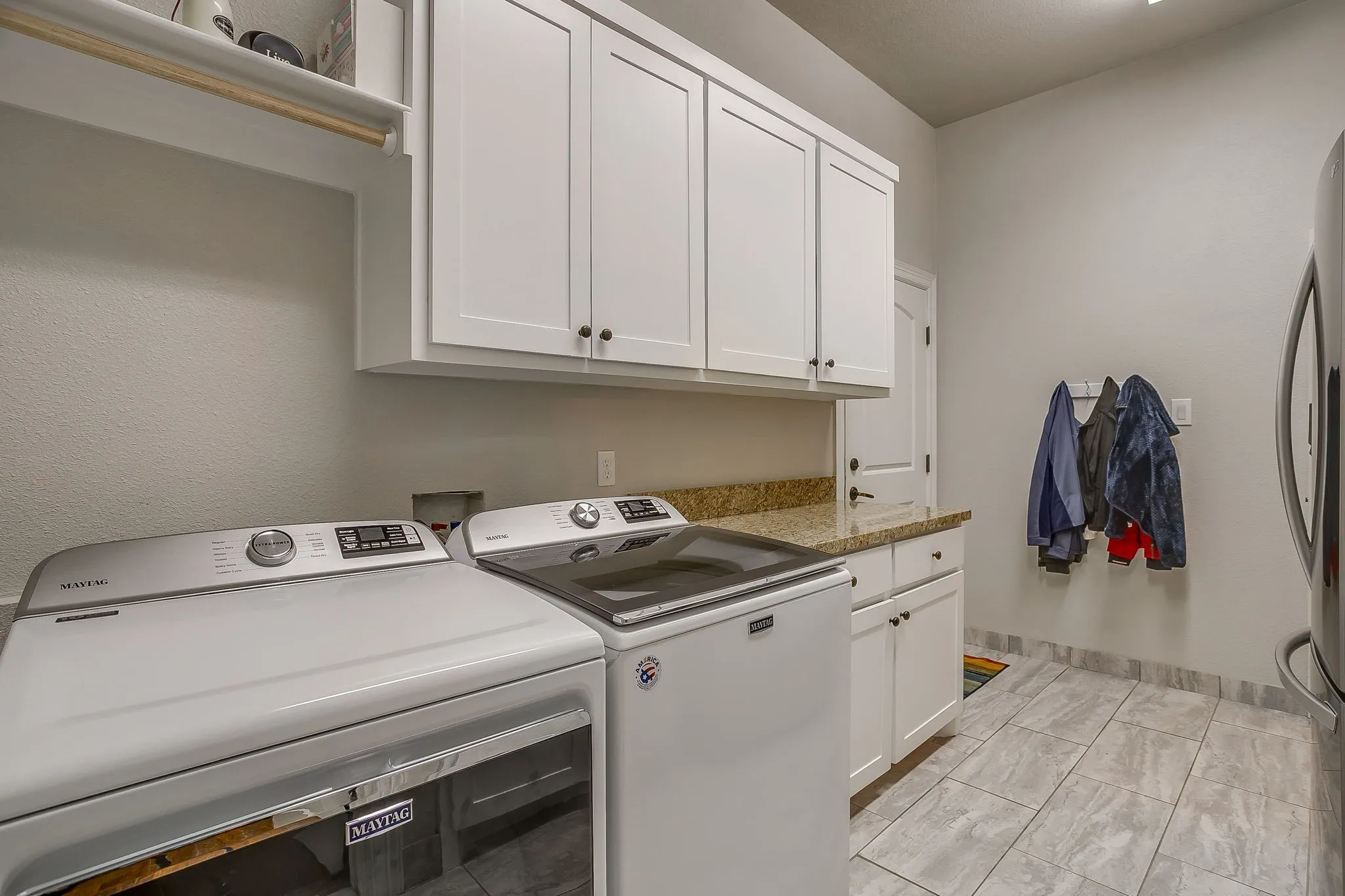 Single Family Residence For Sale in Hood County , 7406 Hampton Drive, Granbury, Texas 76049, 3 Bedroom, 2 Bathroom, 2 Garage spaces, 2,724 Sqft, built in 2003, mls#21302317, Real Estate Agent in Granbury, Homes For Sale in Hood county, Homes For Sale in Granbury, Realtor in Granbury Texas, Real Estate Brokerage Independent Realty Texas, Luminita Cordes Realtor