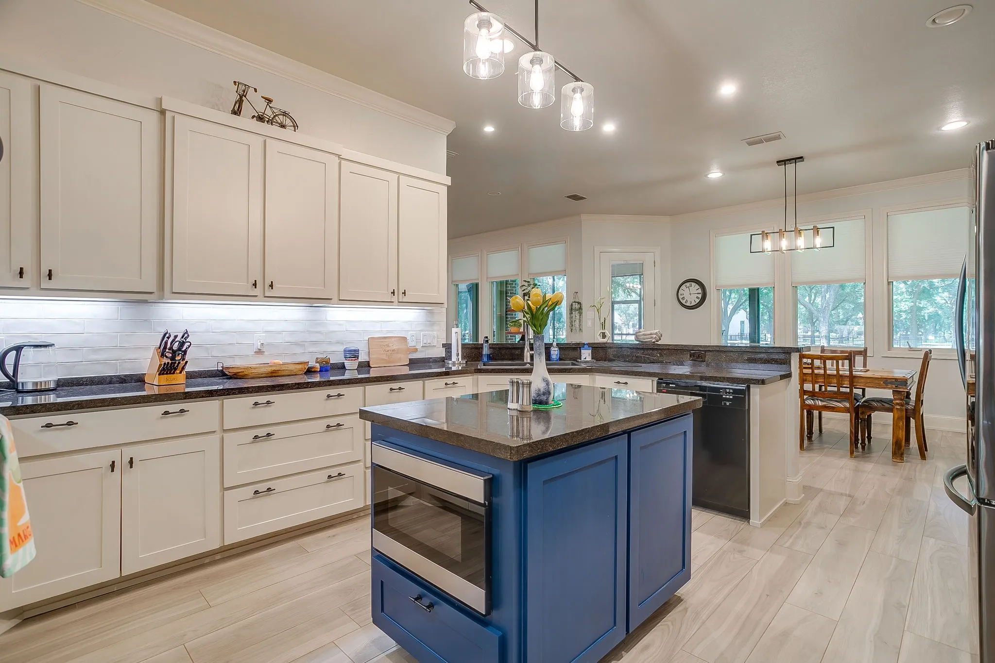 Single Family Residence For Sale in Hood County , 7406 Hampton Drive, Granbury, Texas 76049, 3 Bedroom, 2 Bathroom, 2 Garage spaces, 2,724 Sqft, built in 2003, mls#21302317, Real Estate Agent in Granbury, Homes For Sale in Hood county, Homes For Sale in Granbury, Realtor in Granbury Texas, Real Estate Brokerage Independent Realty Texas, Luminita Cordes Realtor