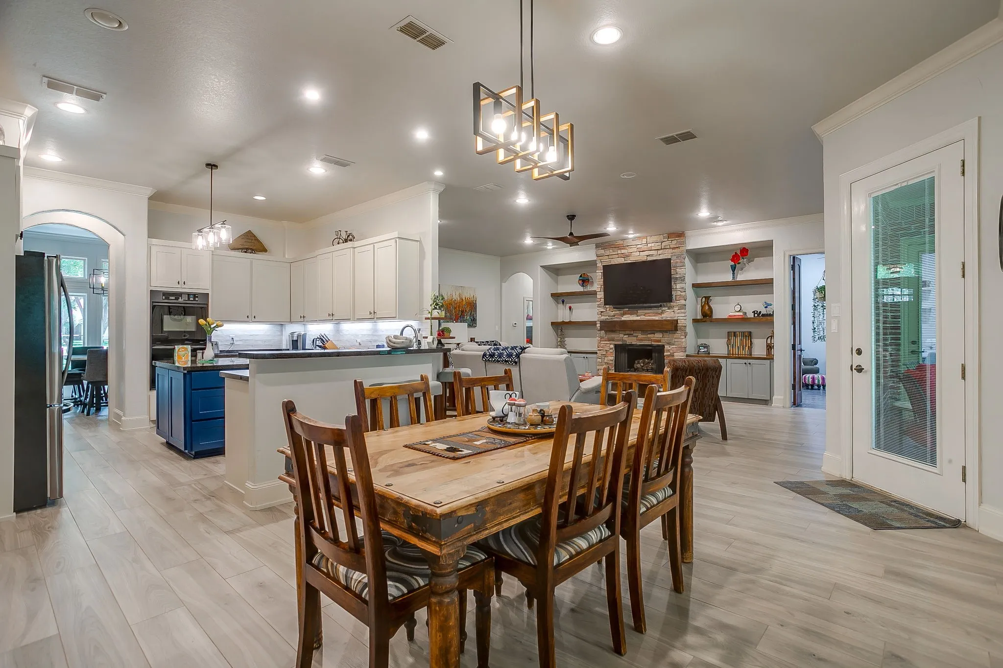 Breakfast nook off kitchen and living room