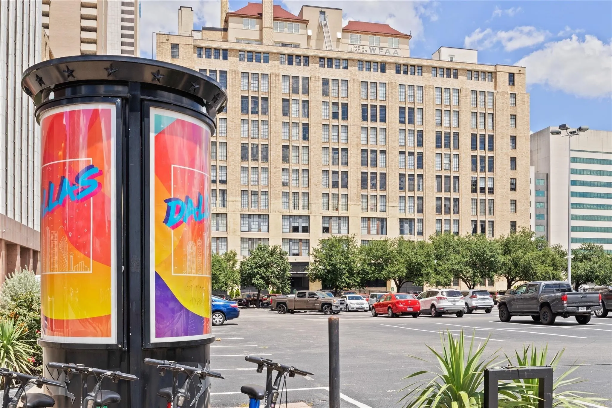 Condominium For Sale in Dallas County , 1122 Jackson Street 413, Dallas, Texas 75202, 1 Bedroom, 1 Bathroom, 1 Garage spaces, 1,420 Sqft, built in 1925, Price $315,000, mls#21332278, Real Estate Agent in Dallas, Homes For Sale in Dallas county, Homes For Sale in Dallas, Realtor in Dallas Texas, Real Estate Brokerage Independent Realty Texas, Luminita Cordes Realtor