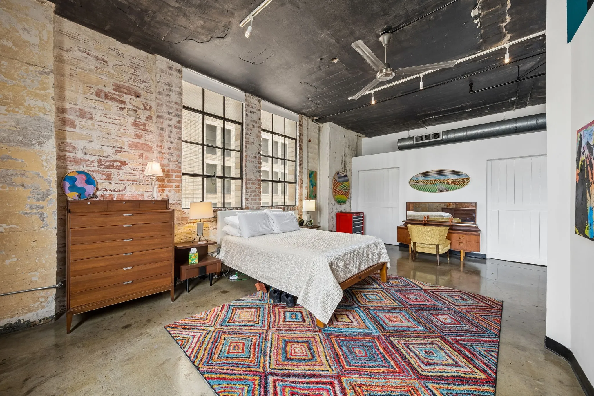 Condominium For Sale in Dallas County , 1122 Jackson Street 413, Dallas, Texas 75202, 1 Bedroom, 1 Bathroom, 1 Garage spaces, 1,420 Sqft, built in 1925, Price $315,000, mls#21332278, Real Estate Agent in Dallas, Homes For Sale in Dallas county, Homes For Sale in Dallas, Realtor in Dallas Texas, Real Estate Brokerage Independent Realty Texas, Luminita Cordes Realtor