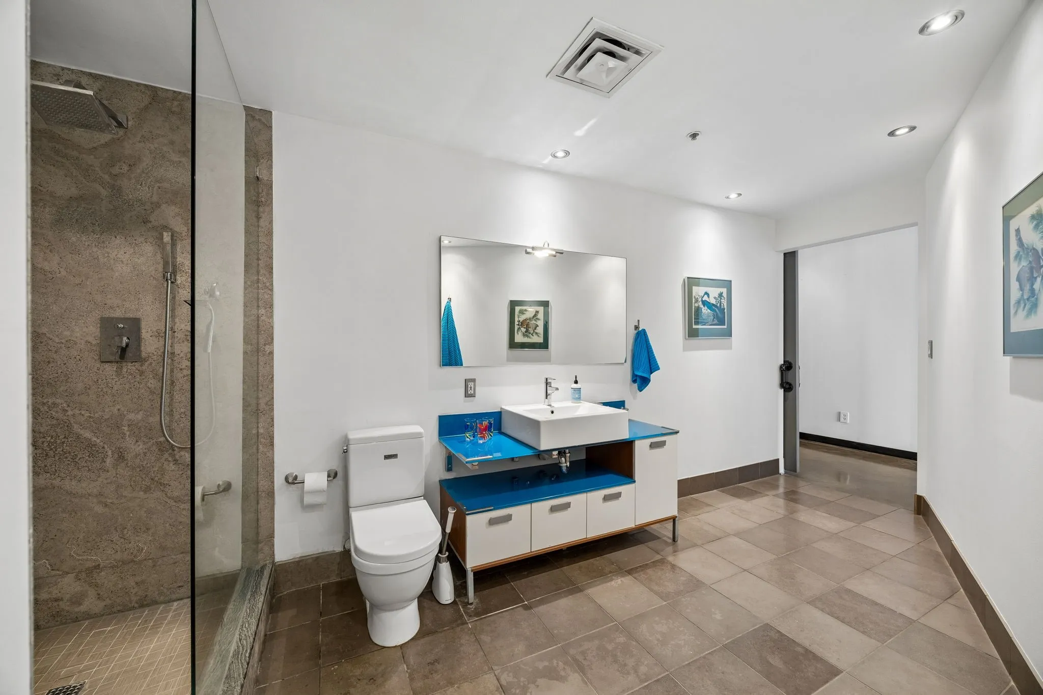 Condominium For Sale in Dallas County , 1122 Jackson Street 413, Dallas, Texas 75202, 1 Bedroom, 1 Bathroom, 1 Garage spaces, 1,420 Sqft, built in 1925, Price $315,000, mls#21332278, Real Estate Agent in Dallas, Homes For Sale in Dallas county, Homes For Sale in Dallas, Realtor in Dallas Texas, Real Estate Brokerage Independent Realty Texas, Luminita Cordes Realtor