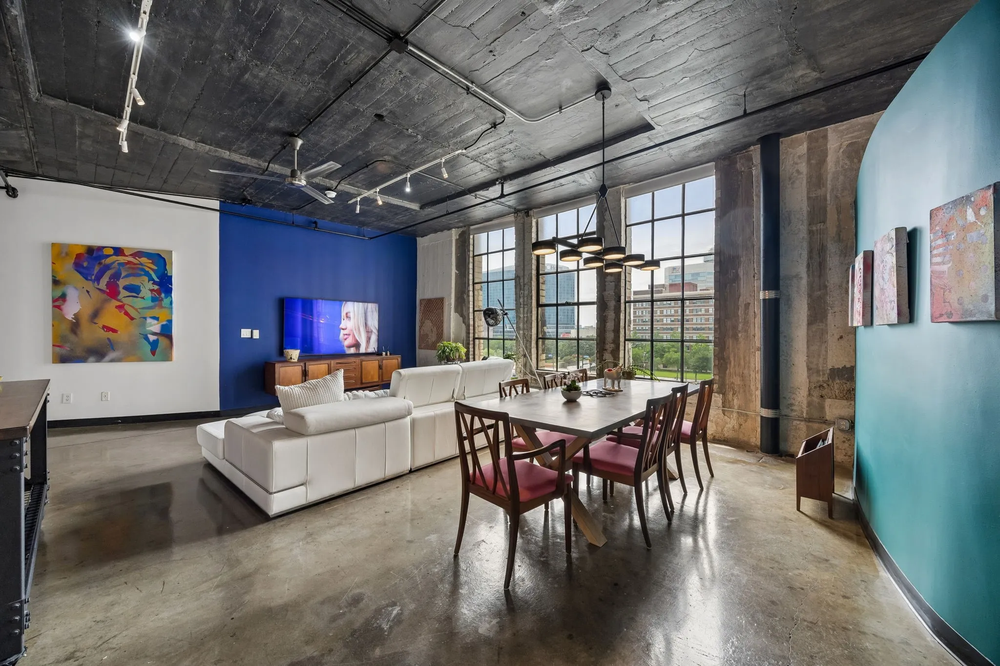 Condominium For Sale in Dallas County , 1122 Jackson Street 413, Dallas, Texas 75202, 1 Bedroom, 1 Bathroom, 1 Garage spaces, 1,420 Sqft, built in 1925, Price $315,000, mls#21332278, Real Estate Agent in Dallas, Homes For Sale in Dallas county, Homes For Sale in Dallas, Realtor in Dallas Texas, Real Estate Brokerage Independent Realty Texas, Luminita Cordes Realtor