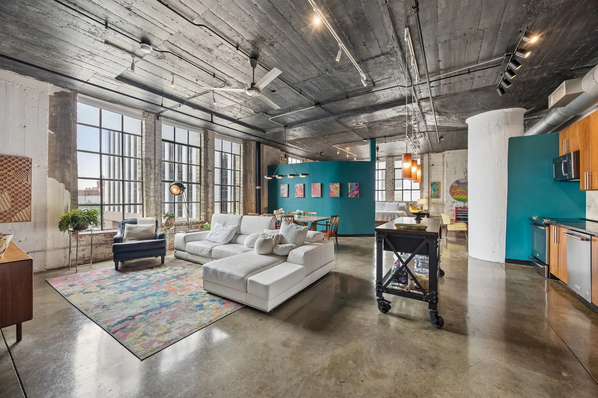 Condominium For Sale in Dallas County , 1122 Jackson Street 413, Dallas, Texas 75202, 1 Bedroom, 1 Bathroom, 1 Garage spaces, 1,420 Sqft, built in 1925, Price $315,000, mls#21332278, Real Estate Agent in Dallas, Homes For Sale in Dallas county, Homes For Sale in Dallas, Realtor in Dallas Texas, Real Estate Brokerage Independent Realty Texas, Luminita Cordes Realtor