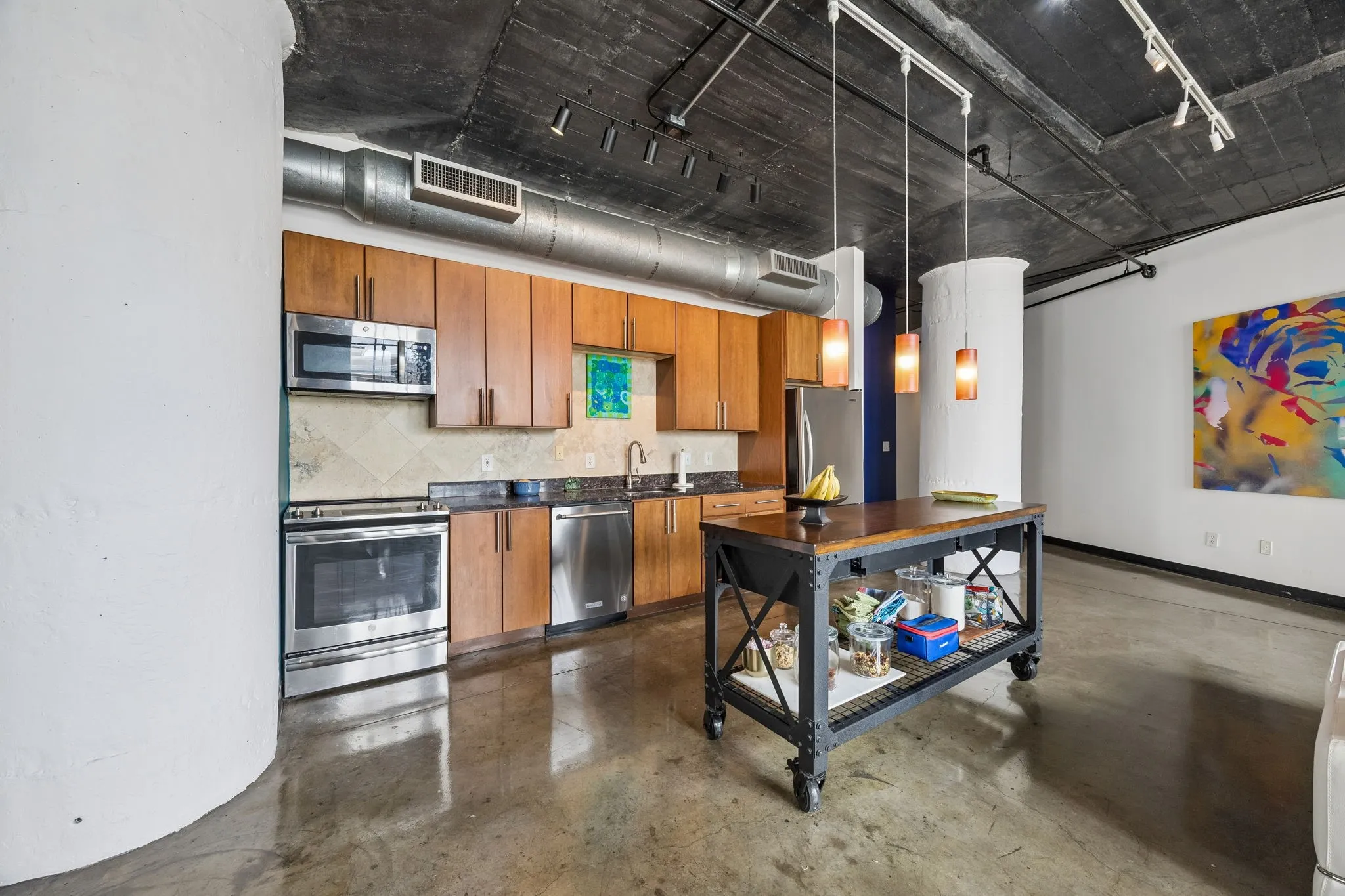 Condominium For Sale in Dallas County , 1122 Jackson Street 413, Dallas, Texas 75202, 1 Bedroom, 1 Bathroom, 1 Garage spaces, 1,420 Sqft, built in 1925, Price $315,000, mls#21332278, Real Estate Agent in Dallas, Homes For Sale in Dallas county, Homes For Sale in Dallas, Realtor in Dallas Texas, Real Estate Brokerage Independent Realty Texas, Luminita Cordes Realtor