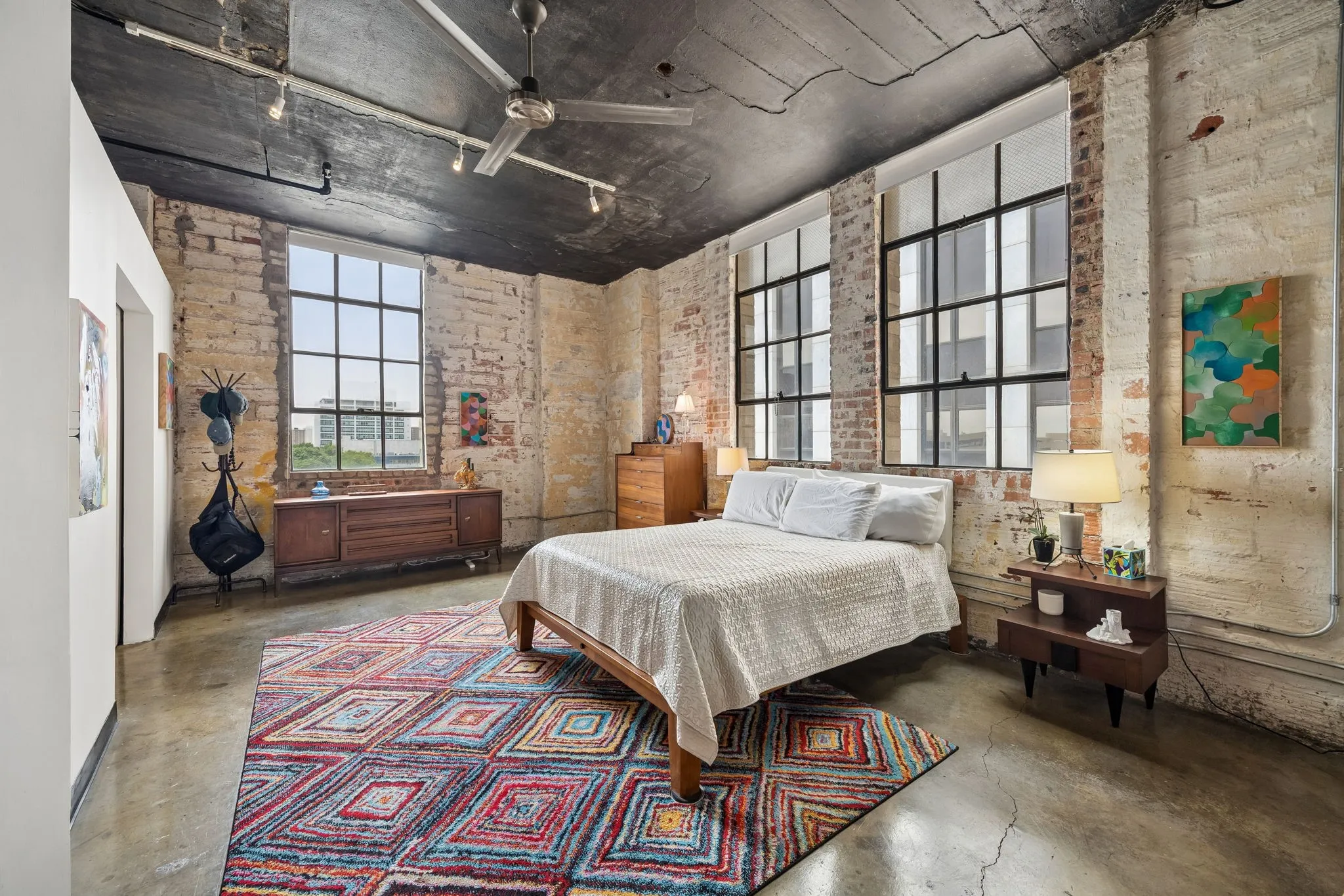 Condominium For Sale in Dallas County , 1122 Jackson Street 413, Dallas, Texas 75202, 1 Bedroom, 1 Bathroom, 1 Garage spaces, 1,420 Sqft, built in 1925, Price $315,000, mls#21332278, Real Estate Agent in Dallas, Homes For Sale in Dallas county, Homes For Sale in Dallas, Realtor in Dallas Texas, Real Estate Brokerage Independent Realty Texas, Luminita Cordes Realtor