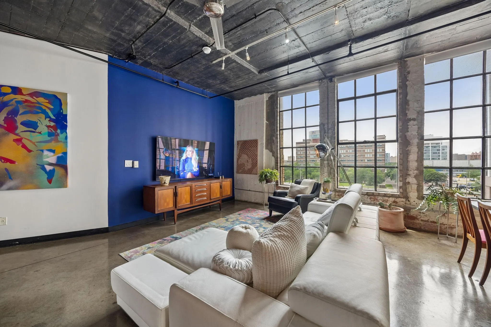 Condominium For Sale in Dallas County , 1122 Jackson Street 413, Dallas, Texas 75202, 1 Bedroom, 1 Bathroom, 1 Garage spaces, 1,420 Sqft, built in 1925, Price $315,000, mls#21332278, Real Estate Agent in Dallas, Homes For Sale in Dallas county, Homes For Sale in Dallas, Realtor in Dallas Texas, Real Estate Brokerage Independent Realty Texas, Luminita Cordes Realtor