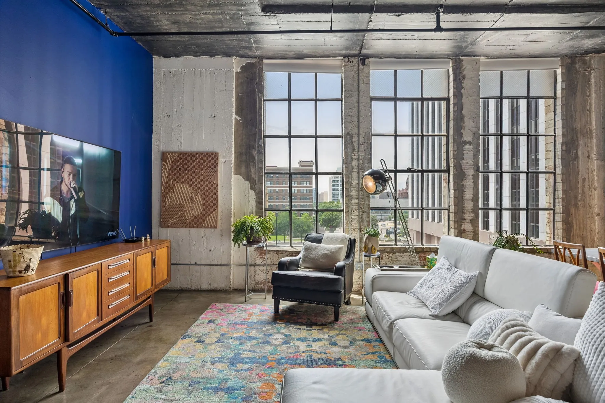 Condominium For Sale in Dallas County , 1122 Jackson Street 413, Dallas, Texas 75202, 1 Bedroom, 1 Bathroom, 1 Garage spaces, 1,420 Sqft, built in 1925, Price $315,000, mls#21332278, Real Estate Agent in Dallas, Homes For Sale in Dallas county, Homes For Sale in Dallas, Realtor in Dallas Texas, Real Estate Brokerage Independent Realty Texas, Luminita Cordes Realtor