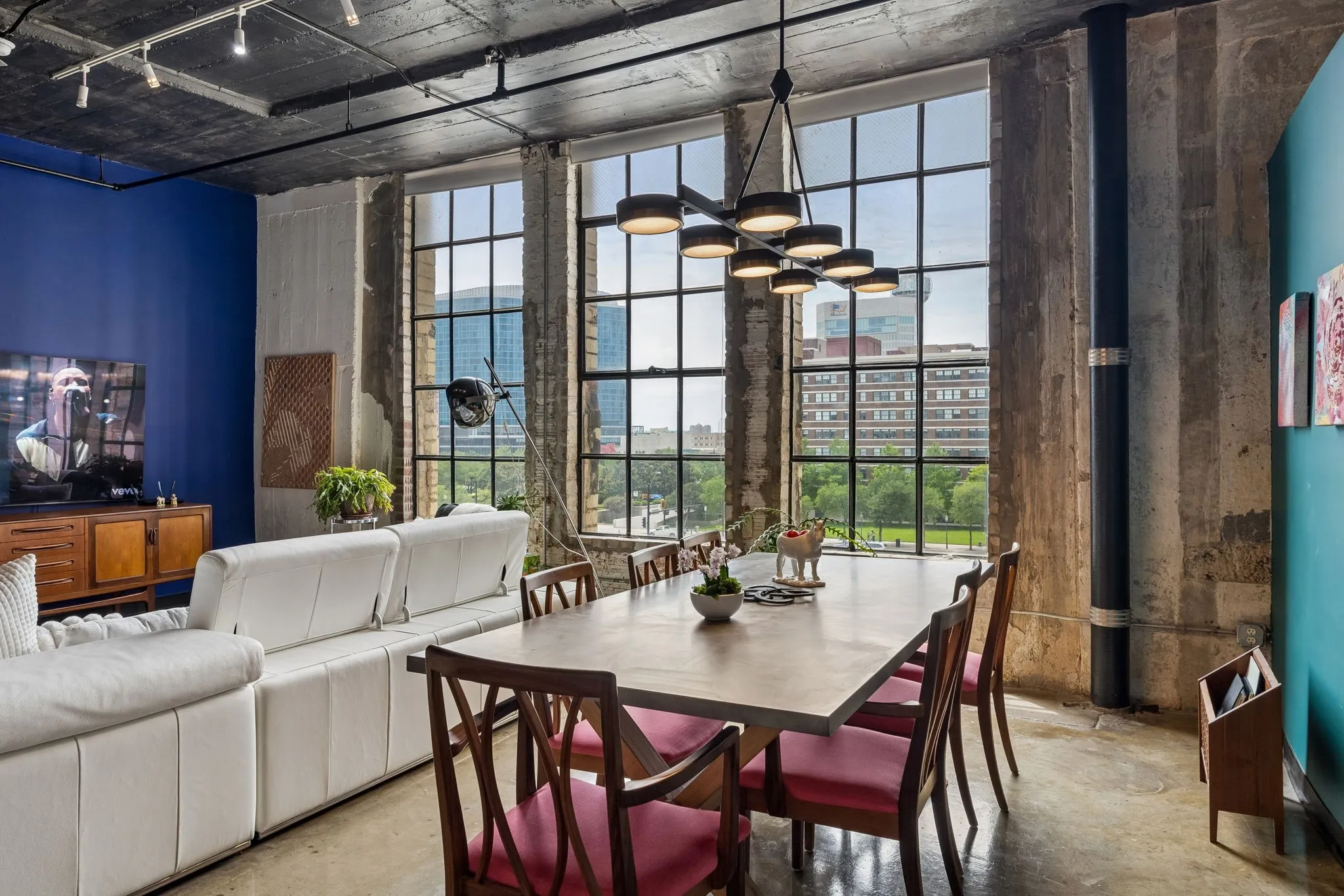 Condominium For Sale in Dallas County , 1122 Jackson Street 413, Dallas, Texas 75202, 1 Bedroom, 1 Bathroom, 1 Garage spaces, 1,420 Sqft, built in 1925, Price $315,000, mls#21332278, Real Estate Agent in Dallas, Homes For Sale in Dallas county, Homes For Sale in Dallas, Realtor in Dallas Texas, Real Estate Brokerage Independent Realty Texas, Luminita Cordes Realtor