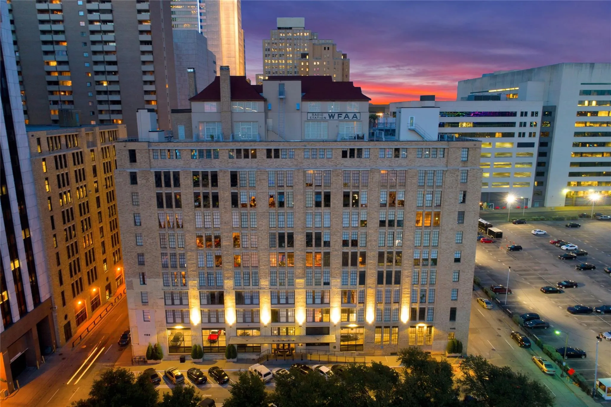 Condominium For Sale in Dallas County , 1122 Jackson Street 413, Dallas, Texas 75202, 1 Bedroom, 1 Bathroom, 1 Garage spaces, 1,420 Sqft, built in 1925, Price $315,000, mls#21332278, Real Estate Agent in Dallas, Homes For Sale in Dallas county, Homes For Sale in Dallas, Realtor in Dallas Texas, Real Estate Brokerage Independent Realty Texas, Luminita Cordes Realtor