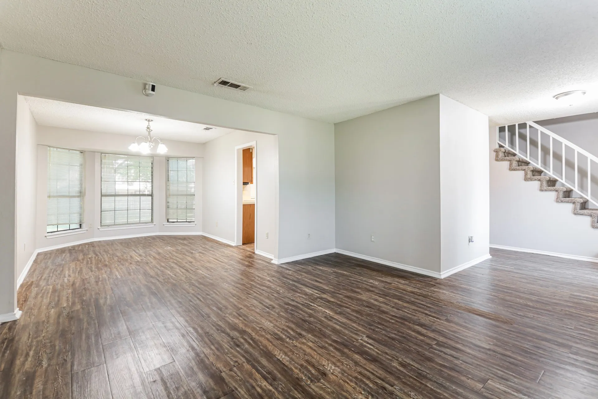 Single Family Residence For Rent in Dallas County , 1403 Bradford Place, Mesquite, Texas 75149, 4 Bedroom, 3 Bathroom, 2 Garage spaces, 2,448 Sqft, built in 1987, mls#21338871, Real Estate Agent in Mesquite, Homes For Rent in Dallas county, Homes For Rent in Mesquite, Realtor in Mesquite Texas, Real Estate Brokerage Independent Realty Texas, Luminita Cordes Realtor