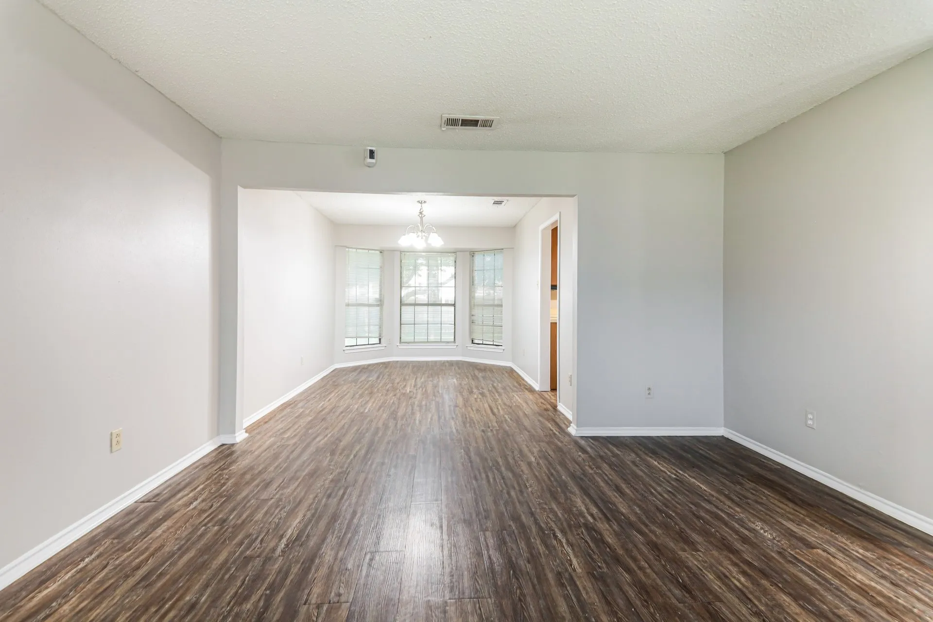 Single Family Residence For Rent in Dallas County , 1403 Bradford Place, Mesquite, Texas 75149, 4 Bedroom, 3 Bathroom, 2 Garage spaces, 2,448 Sqft, built in 1987, mls#21338871, Real Estate Agent in Mesquite, Homes For Rent in Dallas county, Homes For Rent in Mesquite, Realtor in Mesquite Texas, Real Estate Brokerage Independent Realty Texas, Luminita Cordes Realtor
