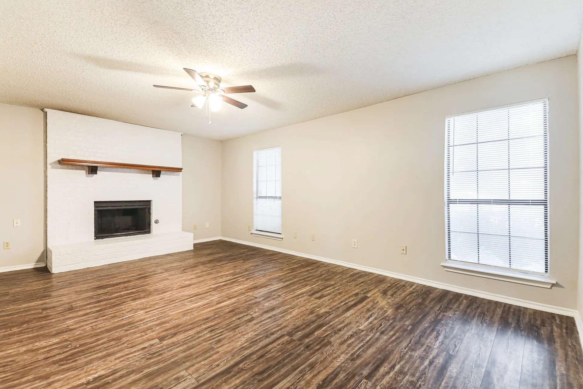 Single Family Residence For Rent in Dallas County , 1403 Bradford Place, Mesquite, Texas 75149, 4 Bedroom, 3 Bathroom, 2 Garage spaces, 2,448 Sqft, built in 1987, mls#21338871, Real Estate Agent in Mesquite, Homes For Rent in Dallas county, Homes For Rent in Mesquite, Realtor in Mesquite Texas, Real Estate Brokerage Independent Realty Texas, Luminita Cordes Realtor
