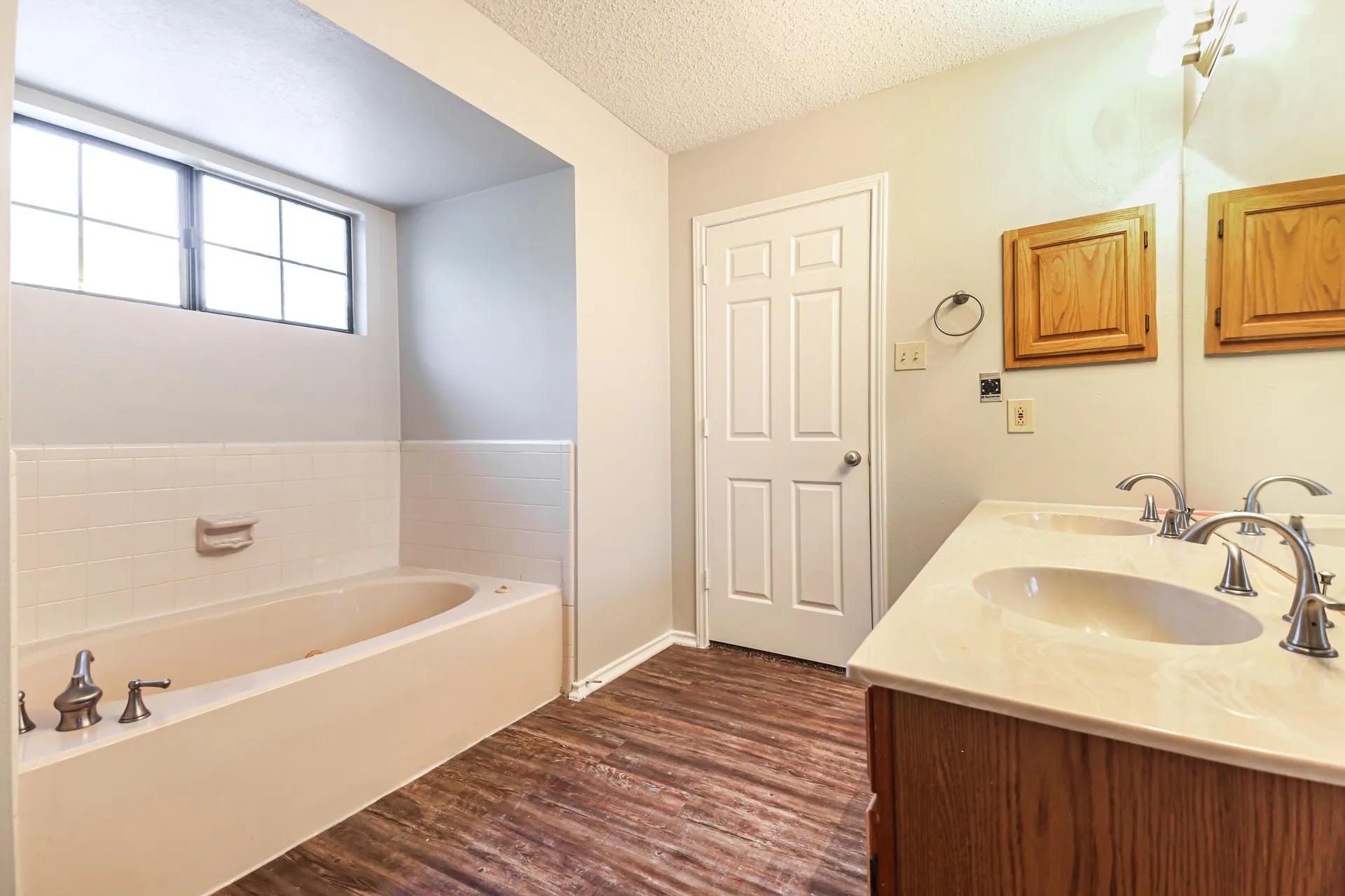 Single Family Residence For Rent in Dallas County , 1403 Bradford Place, Mesquite, Texas 75149, 4 Bedroom, 3 Bathroom, 2 Garage spaces, 2,448 Sqft, built in 1987, mls#21338871, Real Estate Agent in Mesquite, Homes For Rent in Dallas county, Homes For Rent in Mesquite, Realtor in Mesquite Texas, Real Estate Brokerage Independent Realty Texas, Luminita Cordes Realtor