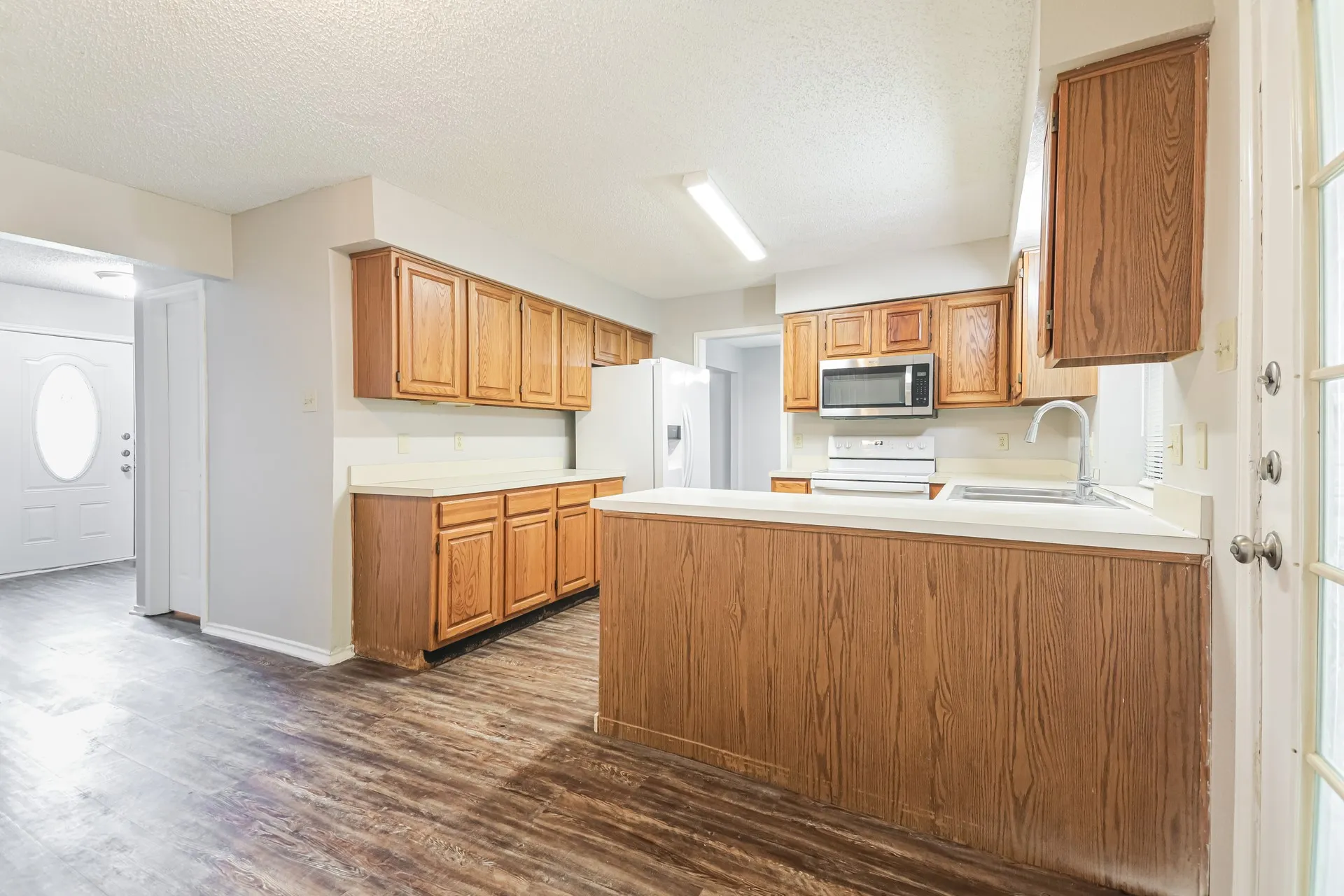 Single Family Residence For Rent in Dallas County , 1403 Bradford Place, Mesquite, Texas 75149, 4 Bedroom, 3 Bathroom, 2 Garage spaces, 2,448 Sqft, built in 1987, mls#21338871, Real Estate Agent in Mesquite, Homes For Rent in Dallas county, Homes For Rent in Mesquite, Realtor in Mesquite Texas, Real Estate Brokerage Independent Realty Texas, Luminita Cordes Realtor