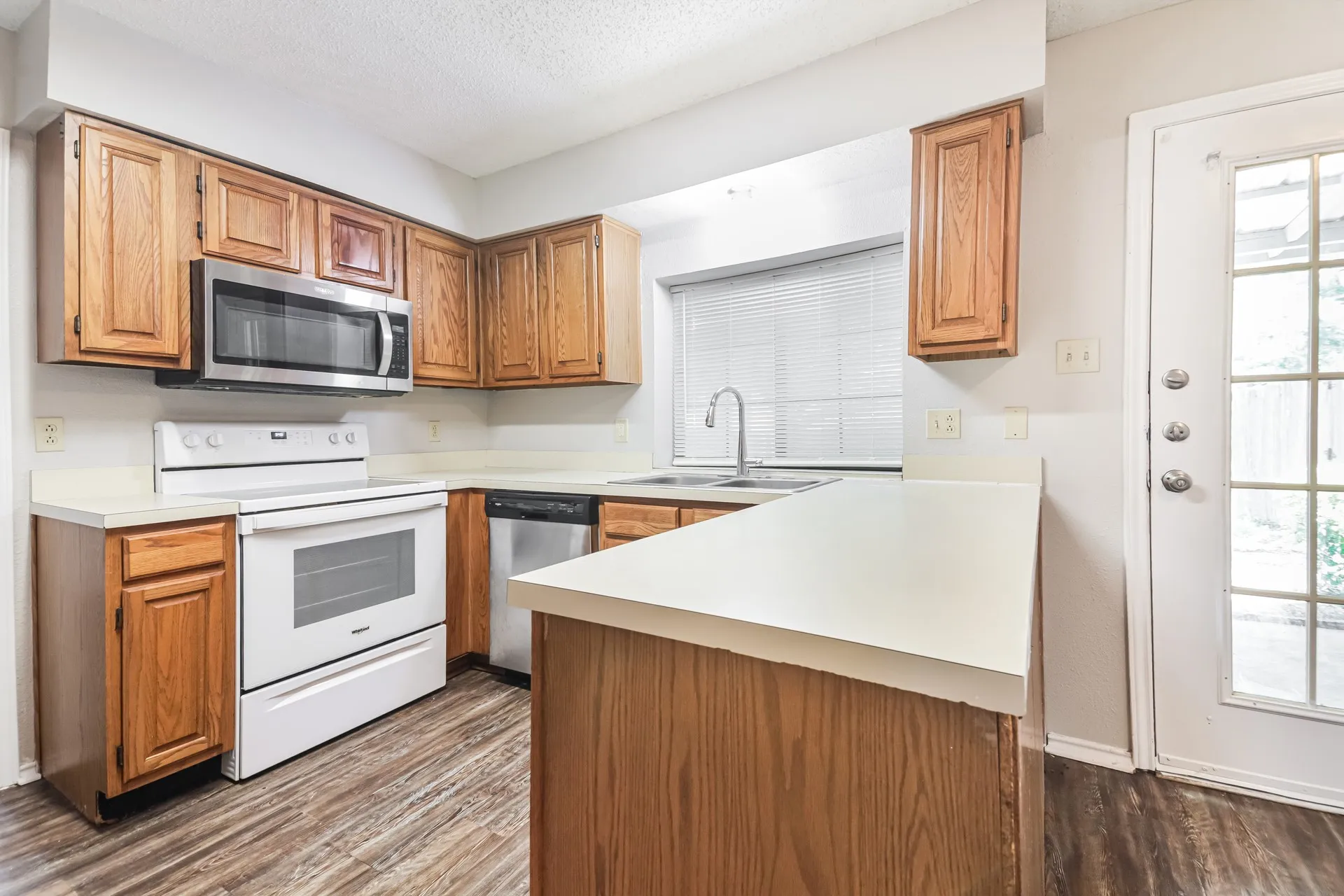 Single Family Residence For Rent in Dallas County , 1403 Bradford Place, Mesquite, Texas 75149, 4 Bedroom, 3 Bathroom, 2 Garage spaces, 2,448 Sqft, built in 1987, mls#21338871, Real Estate Agent in Mesquite, Homes For Rent in Dallas county, Homes For Rent in Mesquite, Realtor in Mesquite Texas, Real Estate Brokerage Independent Realty Texas, Luminita Cordes Realtor