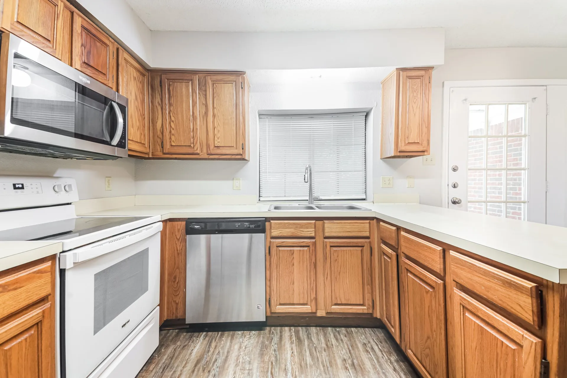 Single Family Residence For Rent in Dallas County , 1403 Bradford Place, Mesquite, Texas 75149, 4 Bedroom, 3 Bathroom, 2 Garage spaces, 2,448 Sqft, built in 1987, mls#21338871, Real Estate Agent in Mesquite, Homes For Rent in Dallas county, Homes For Rent in Mesquite, Realtor in Mesquite Texas, Real Estate Brokerage Independent Realty Texas, Luminita Cordes Realtor