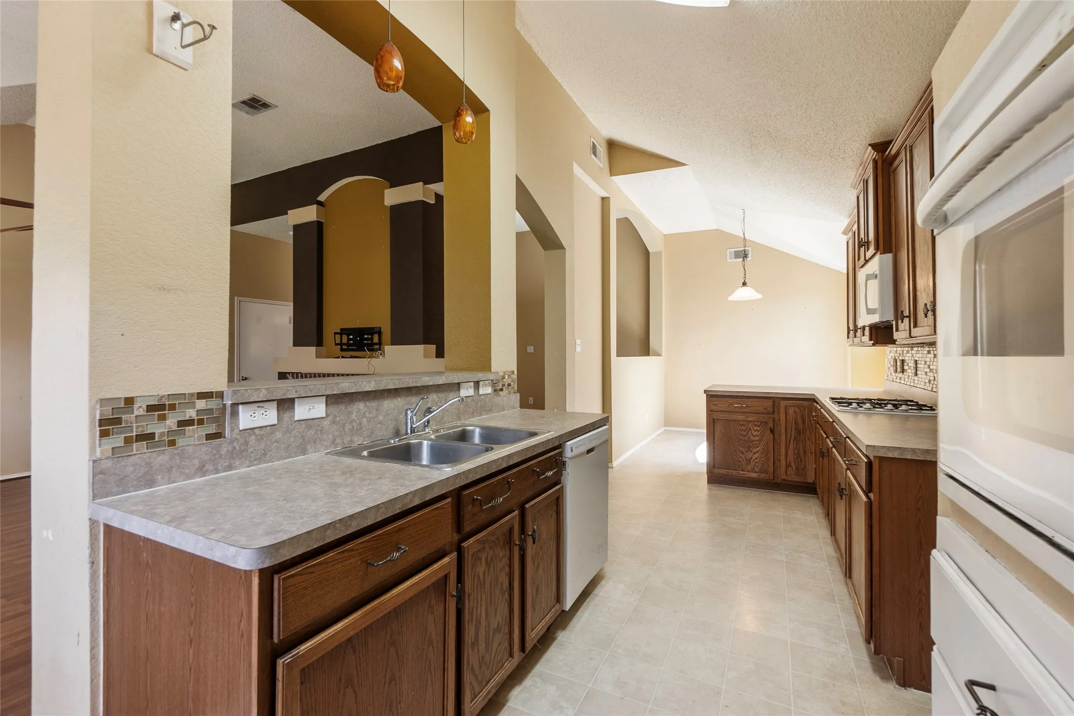 Single Family Residence For Sale in Collin County , 1818 Lake Tawakoni Drive, Allen, Texas 75002, 4 Bedroom, 2 Bathroom, 2 Garage spaces, 2,283 Sqft, built in 2001, mls#21310561, Real Estate Agent in Allen, Homes For Sale in Collin county, Homes For Sale in Allen, Realtor in Allen Texas, Real Estate Brokerage Independent Realty Texas, Luminita Cordes Realtor