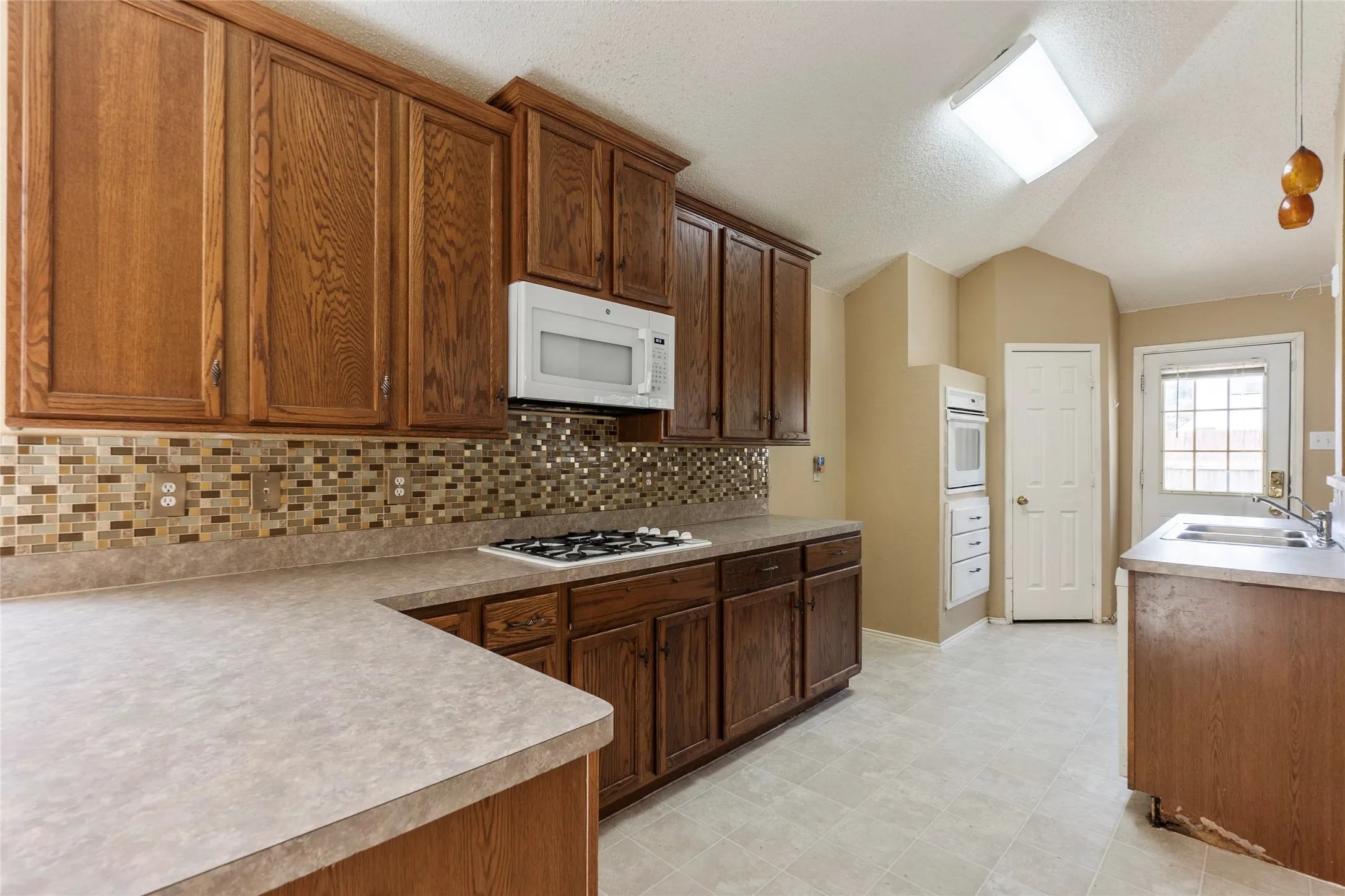 Single Family Residence For Sale in Collin County , 1818 Lake Tawakoni Drive, Allen, Texas 75002, 4 Bedroom, 2 Bathroom, 2 Garage spaces, 2,283 Sqft, built in 2001, mls#21310561, Real Estate Agent in Allen, Homes For Sale in Collin county, Homes For Sale in Allen, Realtor in Allen Texas, Real Estate Brokerage Independent Realty Texas, Luminita Cordes Realtor