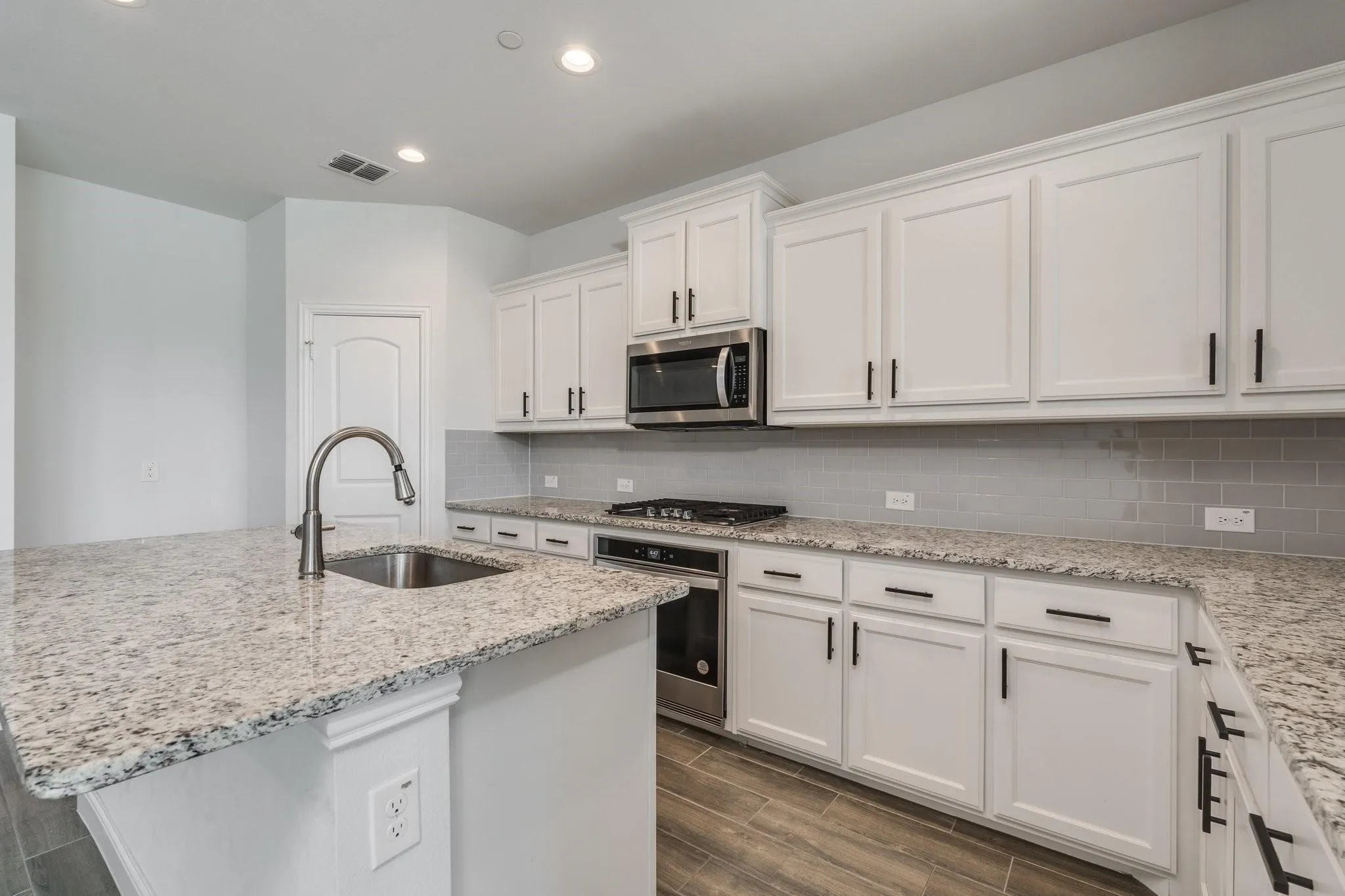 Single Family Residence For Rent in Tarrant County , 6805 Andrew Drive, North Richland Hills, Texas 76180, 3 Bedroom, 3 Bathroom, 2 Garage spaces, 1,773 Sqft, built in 2021, mls#21338850, Real Estate Agent in North Richland Hills, Homes For Rent in Tarrant county, Homes For Rent in North Richland Hills, Realtor in North Richland Hills Texas, Real Estate Brokerage Independent Realty Texas, Luminita Cordes Realtor