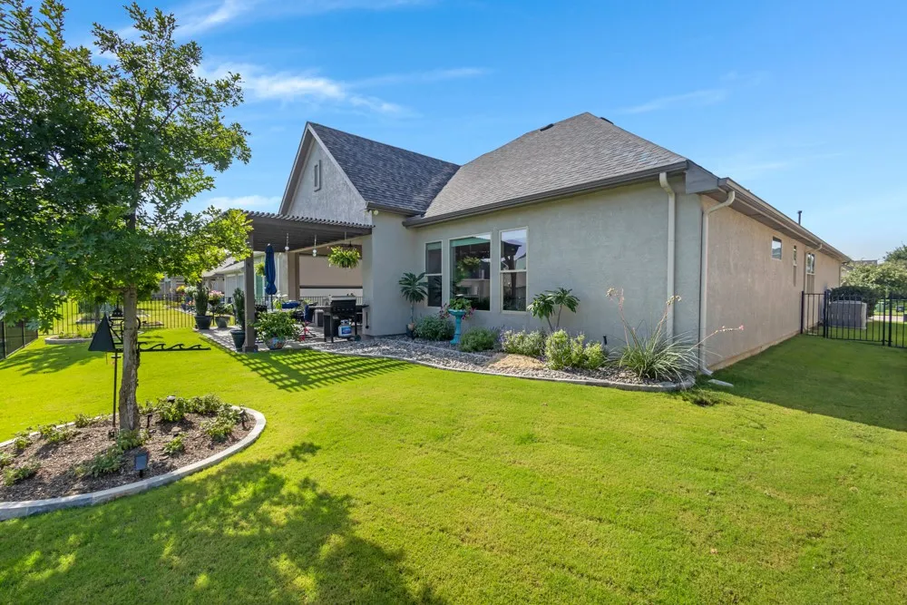 Single Family Residence For Sale in Denton County , 9604 Siltstone Drive, Denton, Texas 76207, 2 Bedroom, 3 Bathroom, 2 Garage spaces, 1,967 Sqft, built in 2021, mls#21333734, Real Estate Agent in Denton, Homes For Sale in Denton county, Homes For Sale in Denton, Realtor in Denton Texas, Real Estate Brokerage Independent Realty Texas, Luminita Cordes Realtor